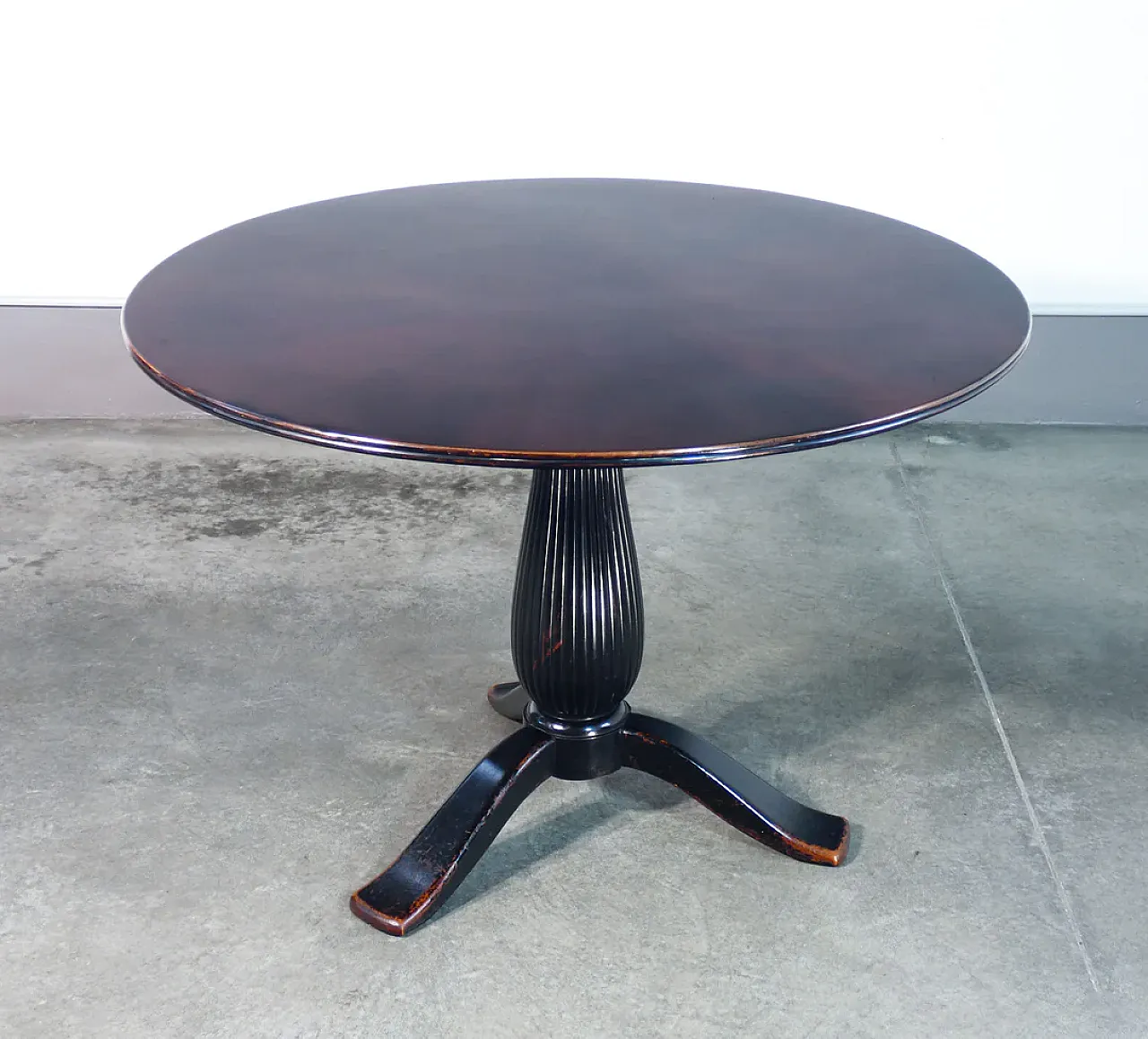 Table with round top by Paolo Buffa, 1940s 3