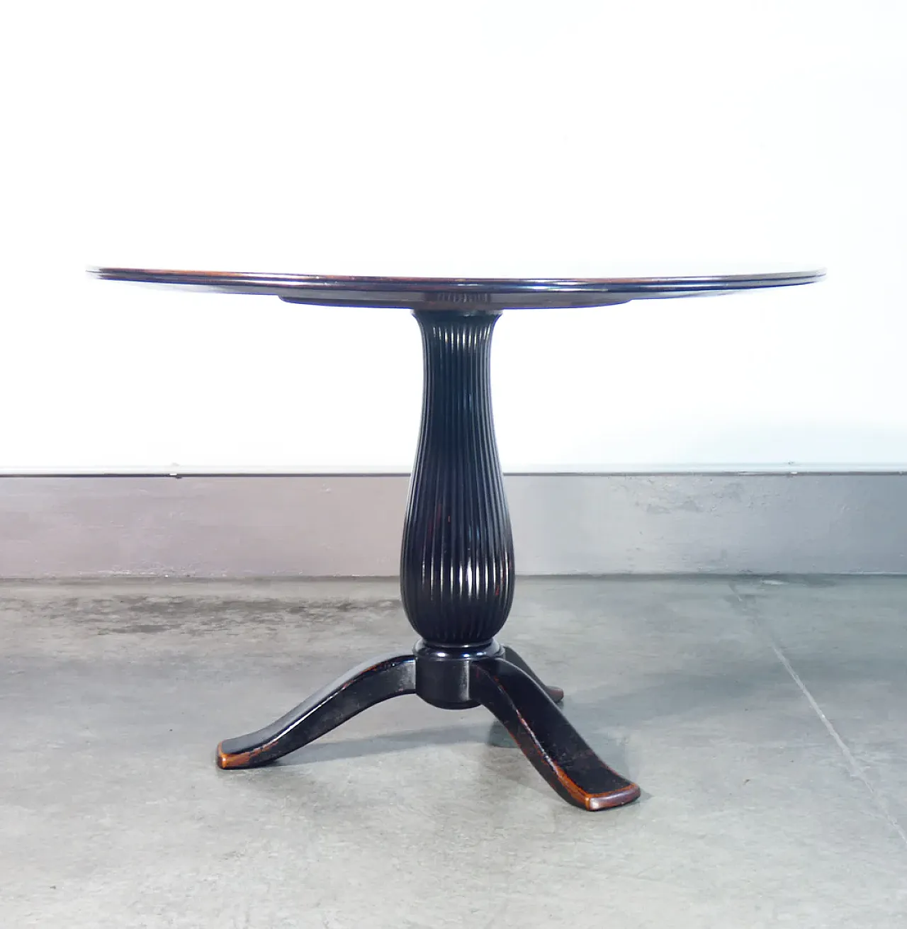 Table with round top by Paolo Buffa, 1940s 4