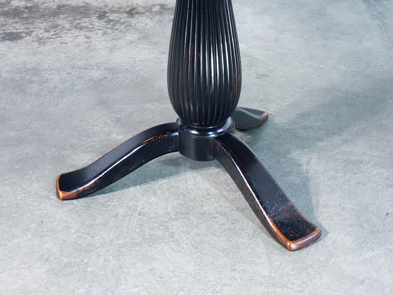 Table with round top by Paolo Buffa, 1940s 5