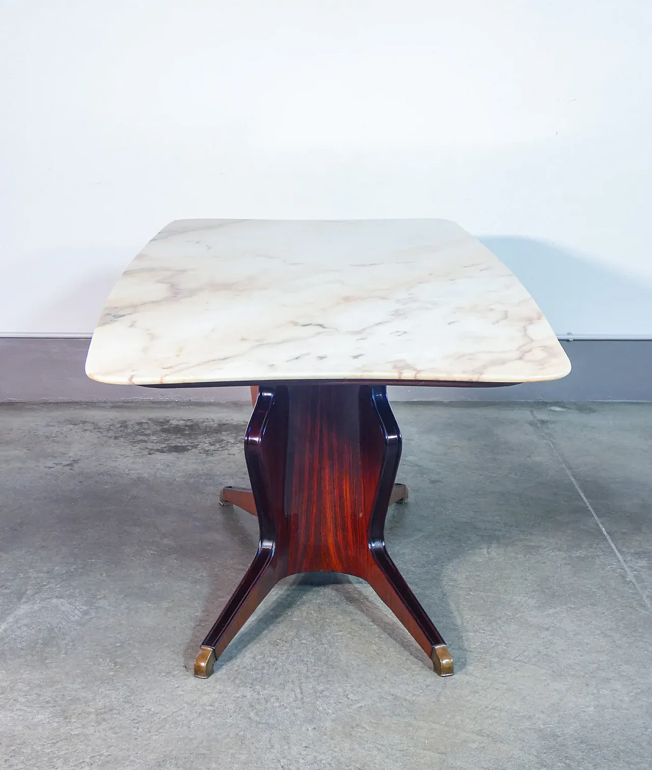 Osvaldo Borsani's table in veneered wood and marble, 1950s 5