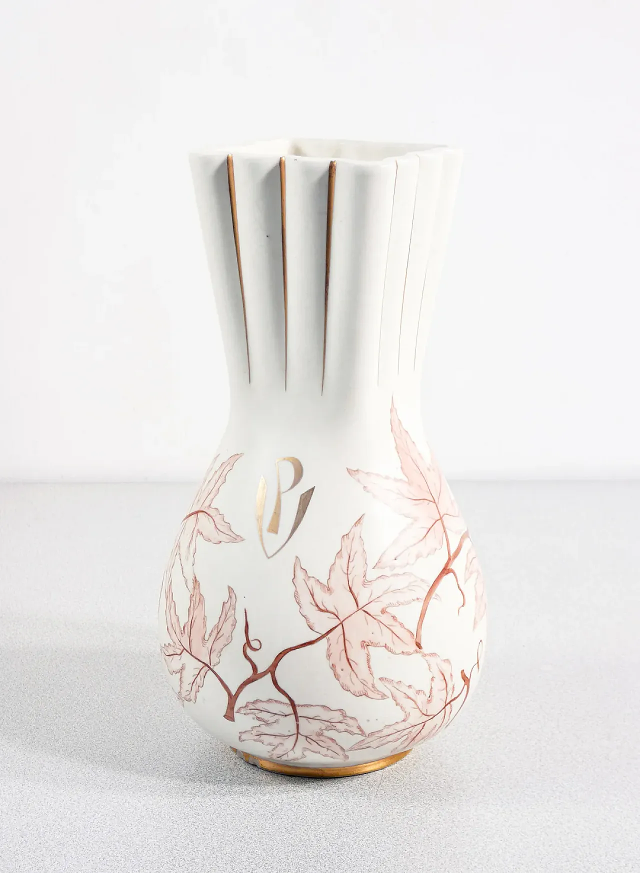 Vaso di Giovanni Gariboldi per Richard Ginori, anni '30 1