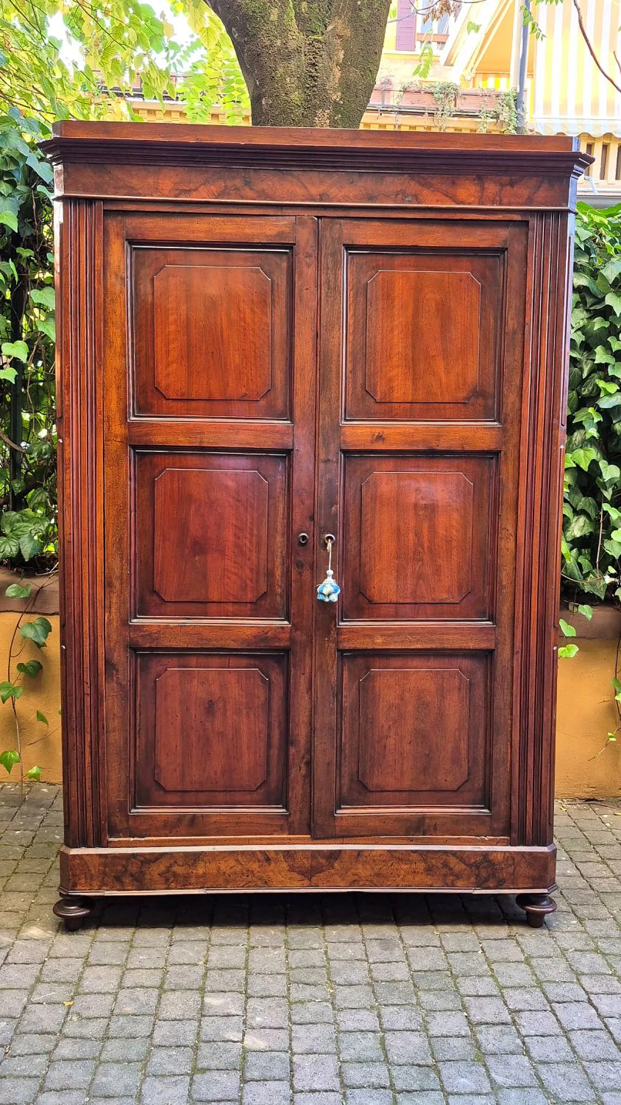 Armadio credenza pannellato in noce e radica, '800 1