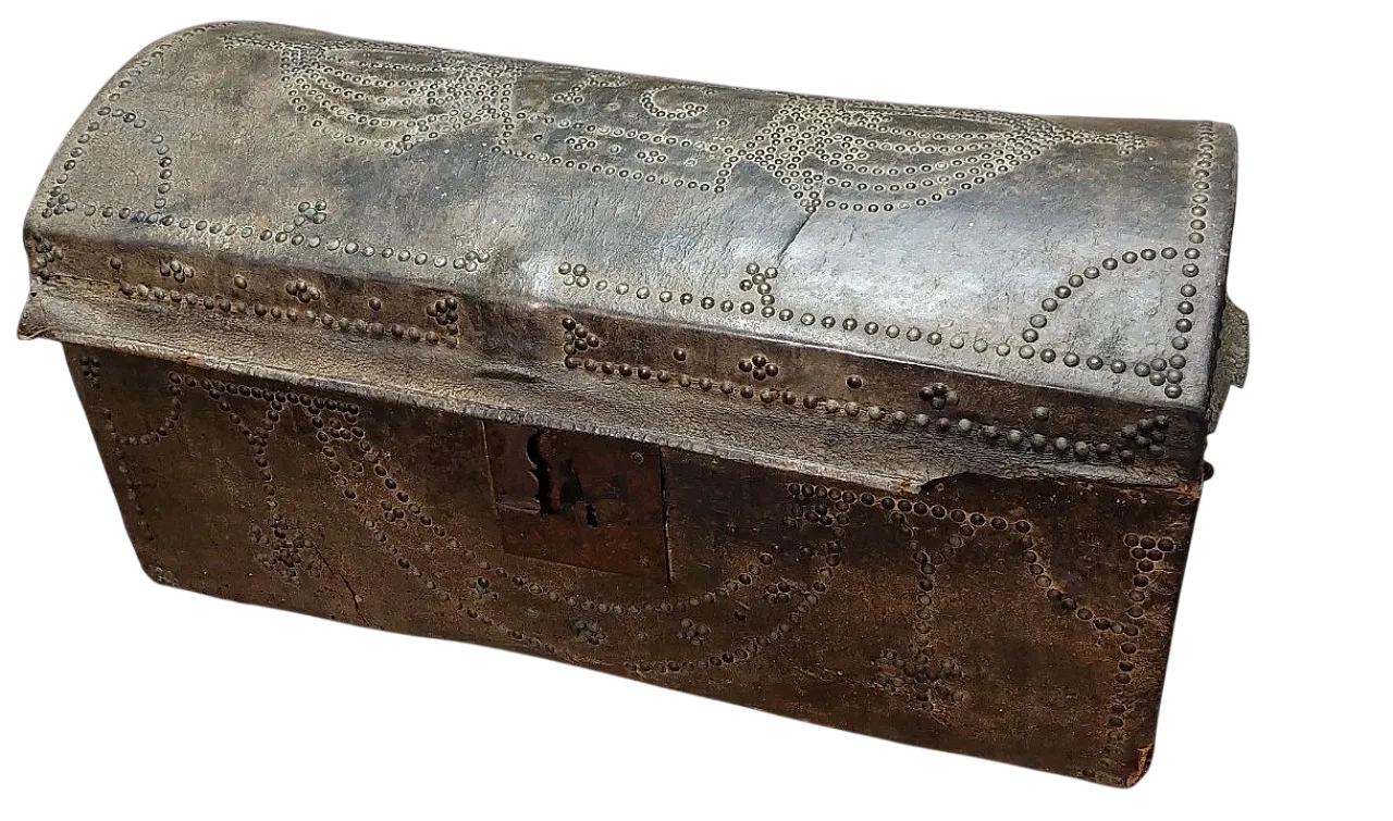 Wooden and leather trunk, 18th century 20