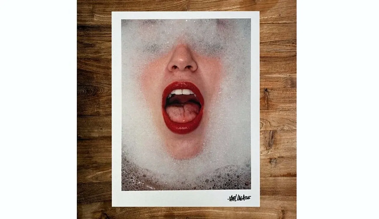 Femme dans son bain art print signed by Karl Lagasse, 1981 2