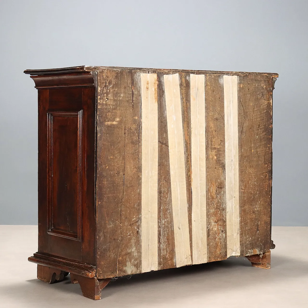 Cassettone barocco in noce, primo '700 10