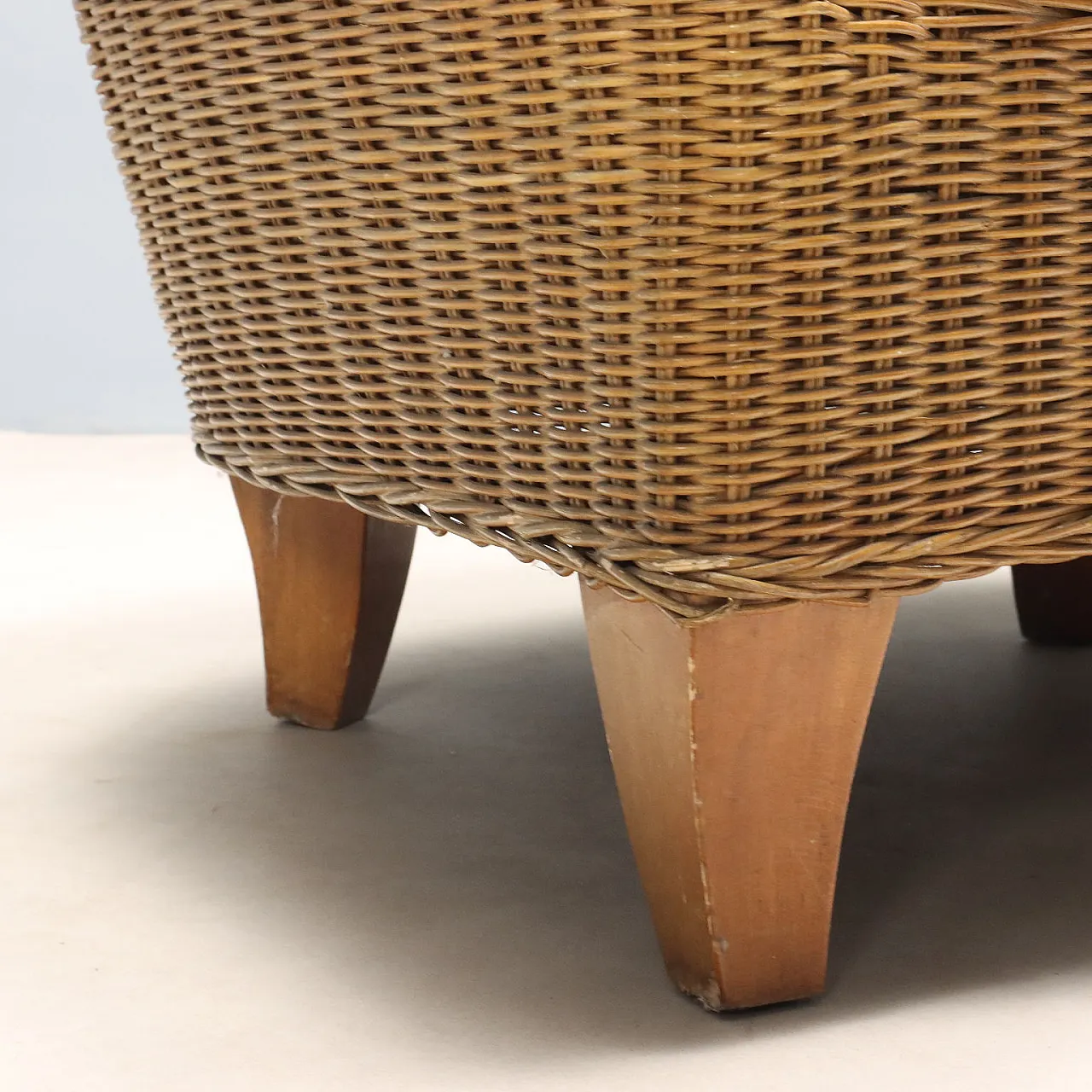 Coppia di poltrone in vimini con cuscini bianchi, '900 6