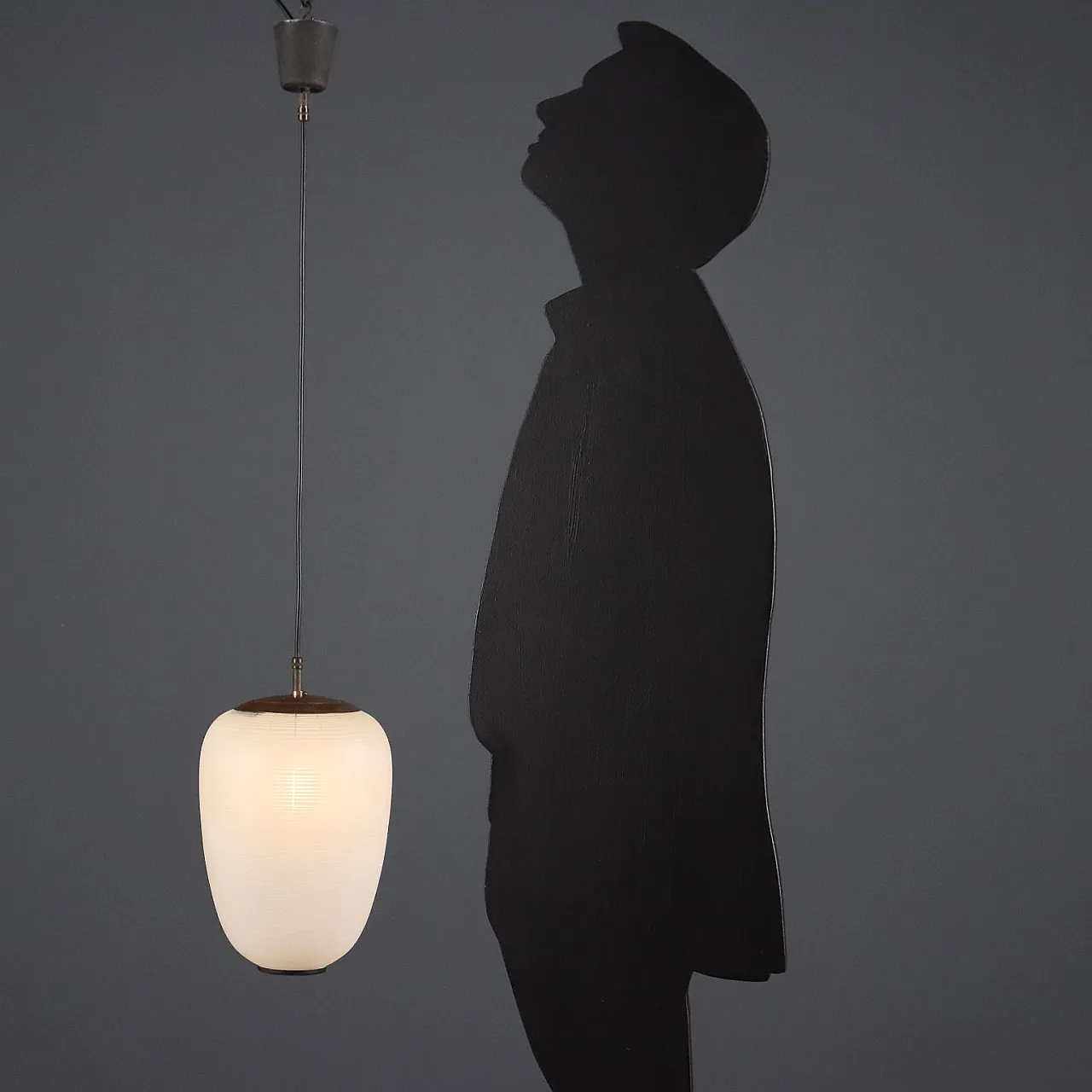 Lampadario con struttura in metallo e diffusore in vetro, '900 2