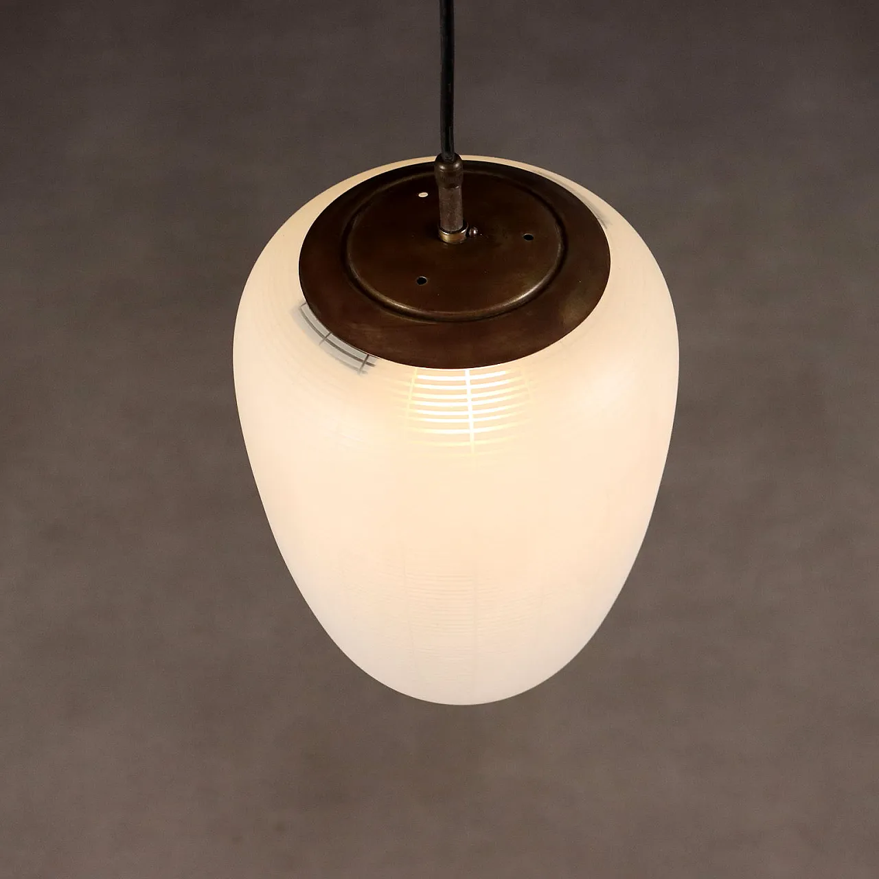 Lampadario con struttura in metallo e diffusore in vetro, '900 4