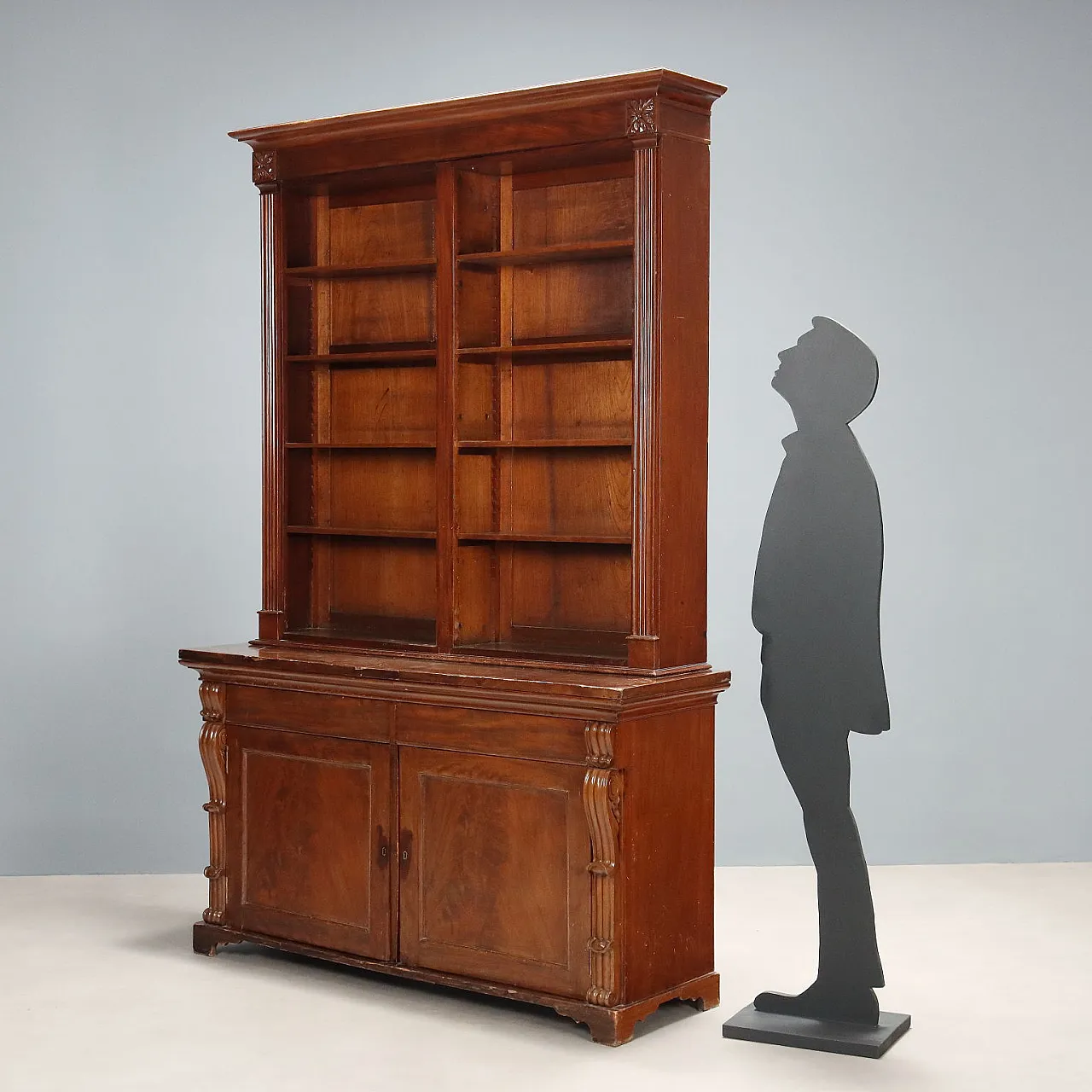 Victorian bookcase in mahogany with carvings, 19th century 3