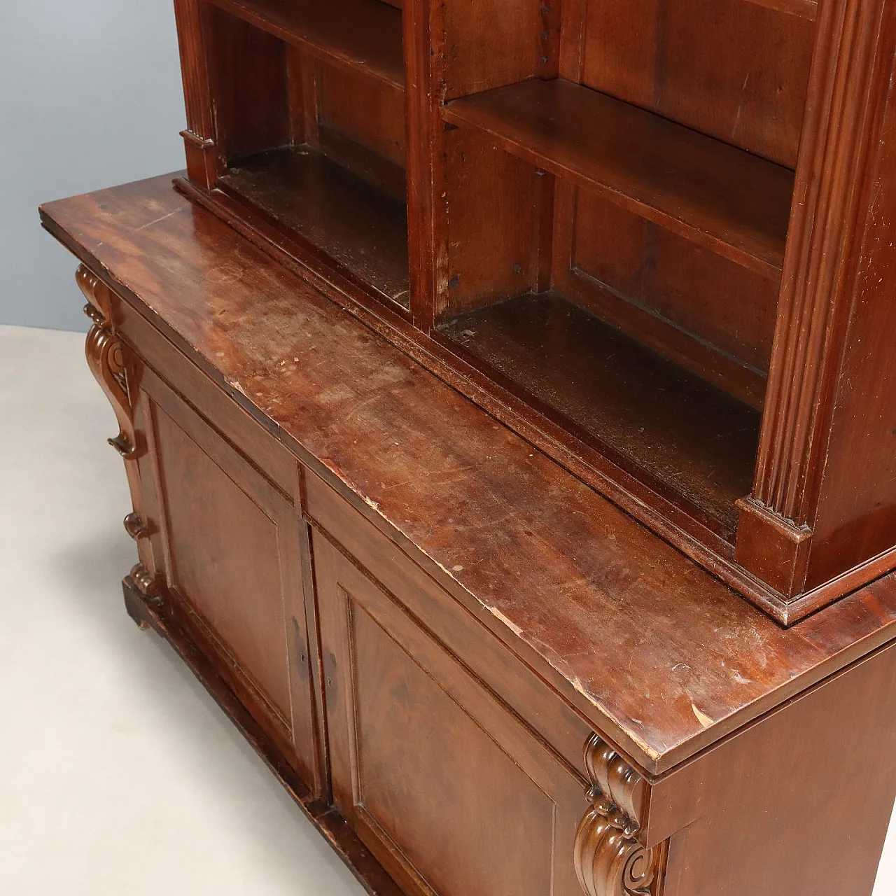 Victorian bookcase in mahogany with carvings, 19th century 7