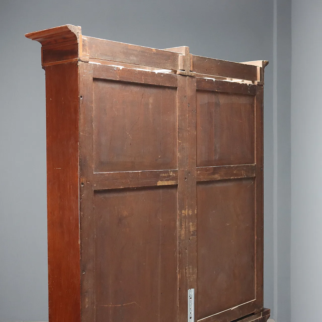 Victorian bookcase in mahogany with carvings, 19th century 10