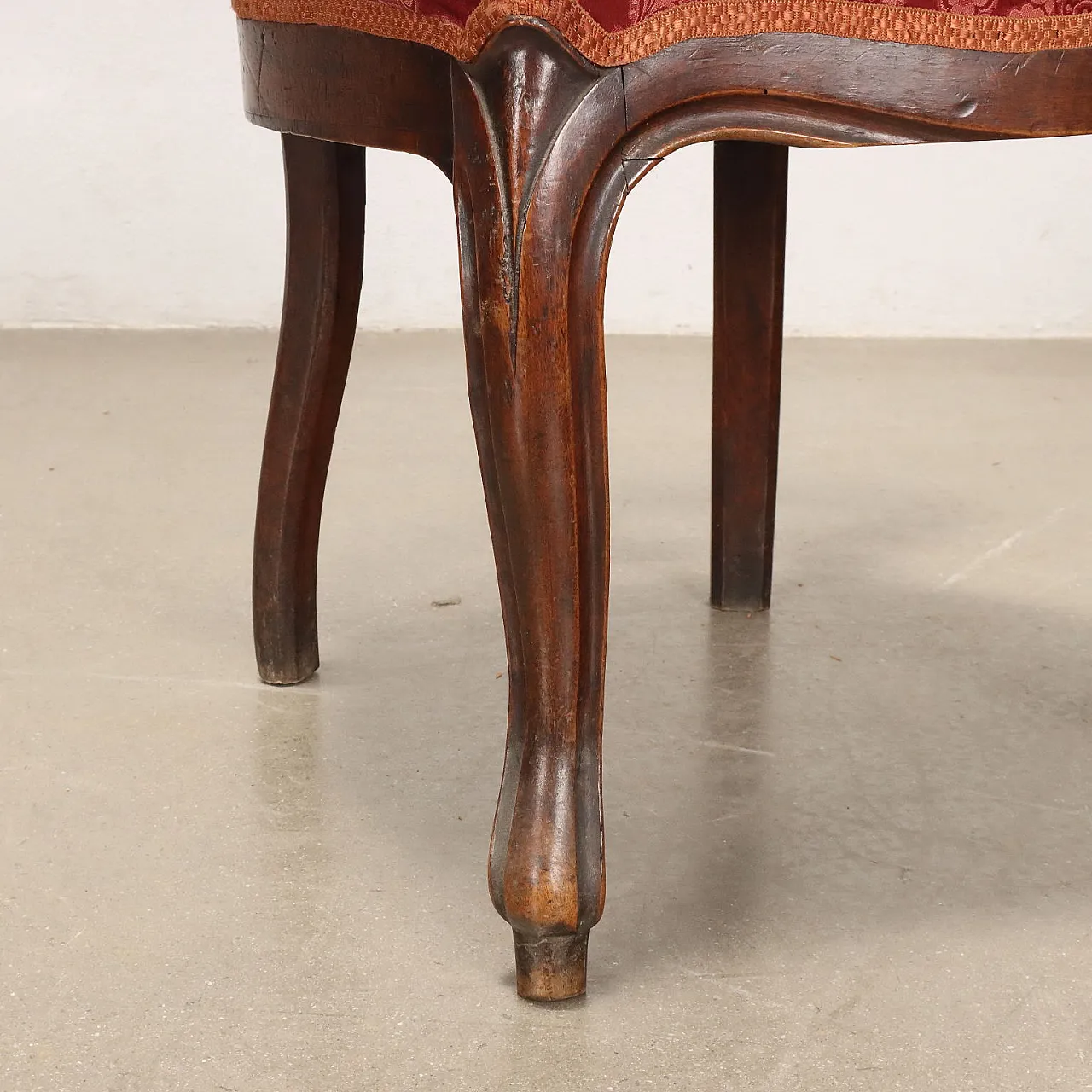 3 Louis Philippe carved walnut chairs with padded seat, 19th century 6