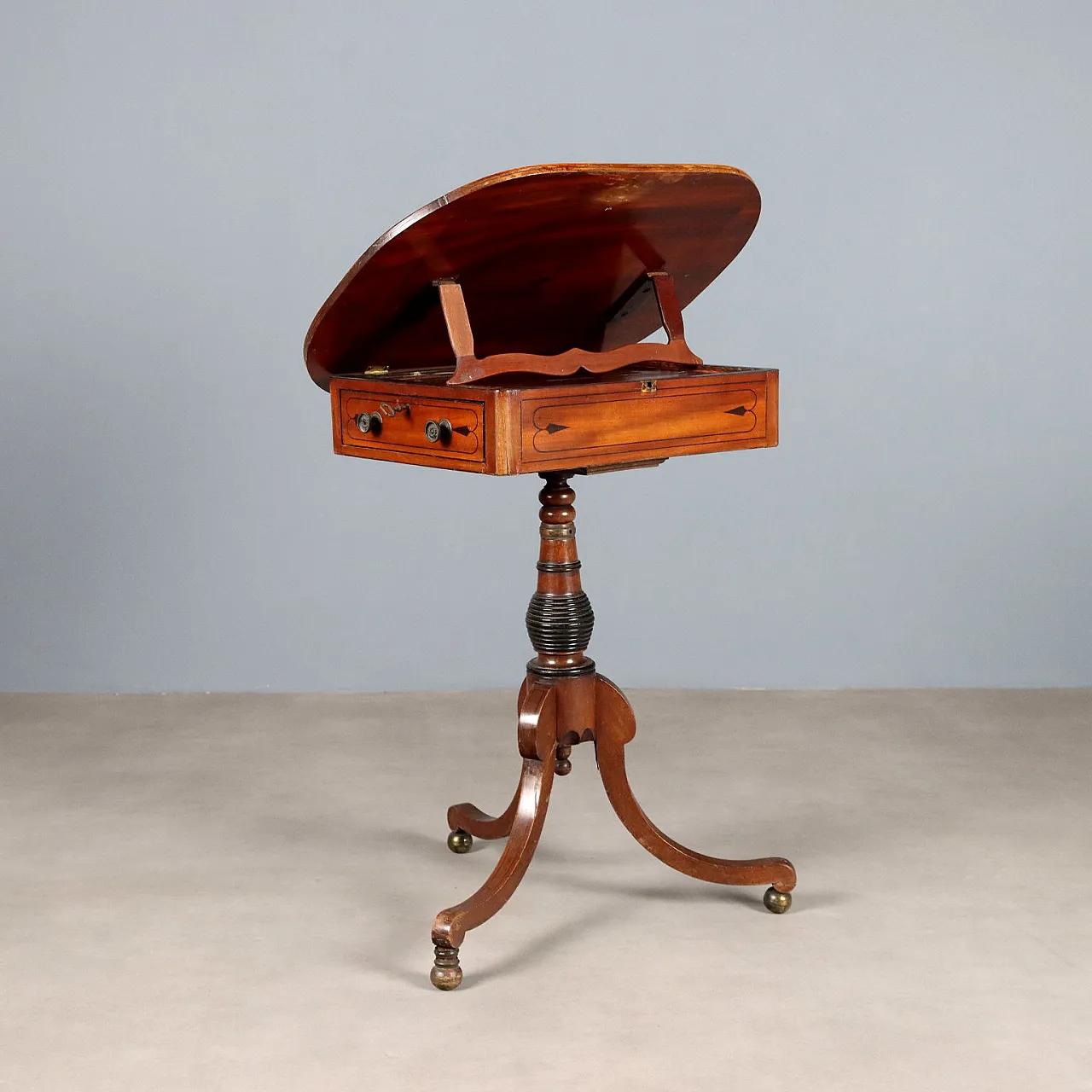 Mahogany and brass coffee table, 19th century 4