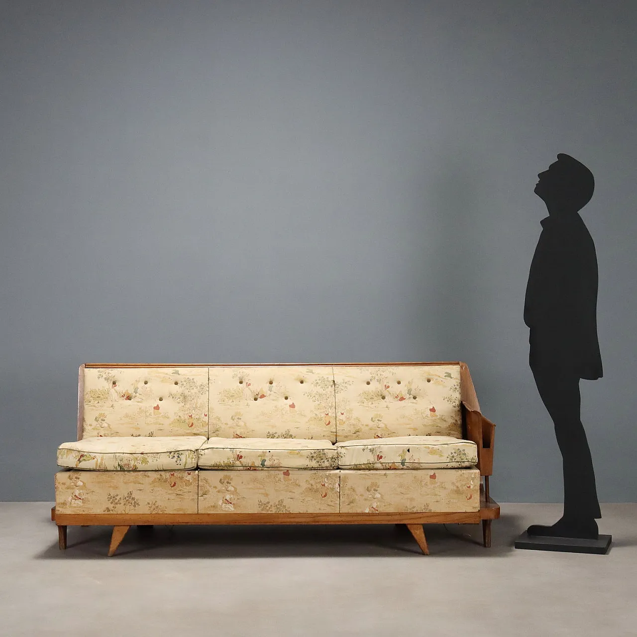 Divano letto in noce e tessuto con portariviste laterale, metà '900 2