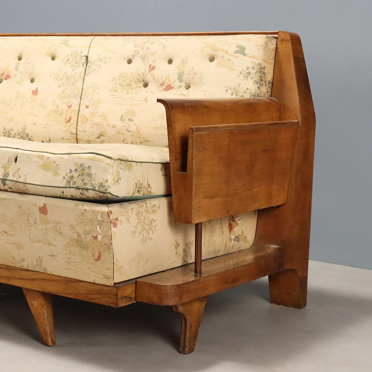 Divano letto in noce e tessuto con portariviste laterale, metà '900 3