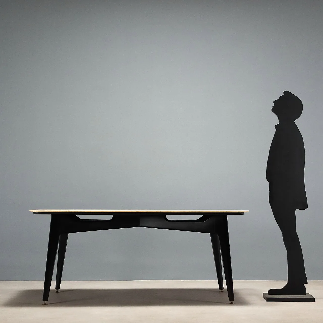 Tavolo da pranzo con piano in marmo e gambe in faggio, '900 3