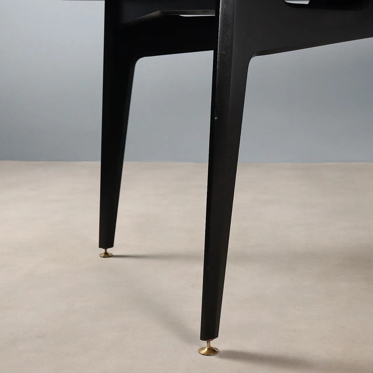 Tavolo da pranzo con piano in marmo e gambe in faggio, '900 7