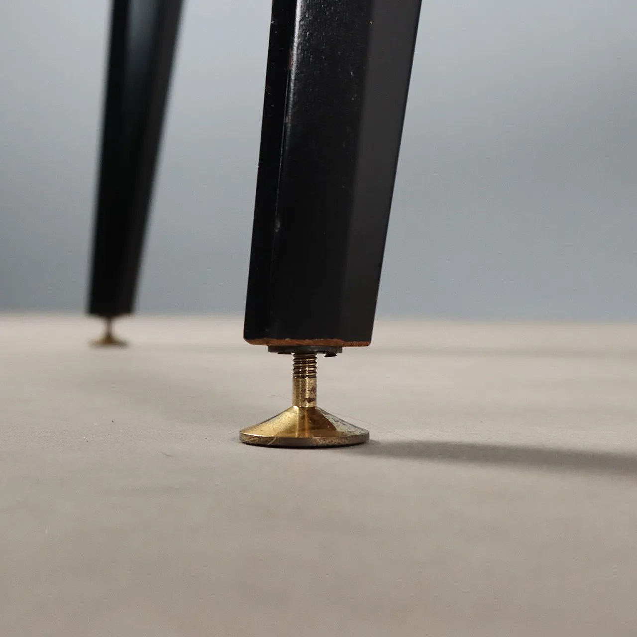 Tavolo da pranzo con piano in marmo e gambe in faggio, '900 8