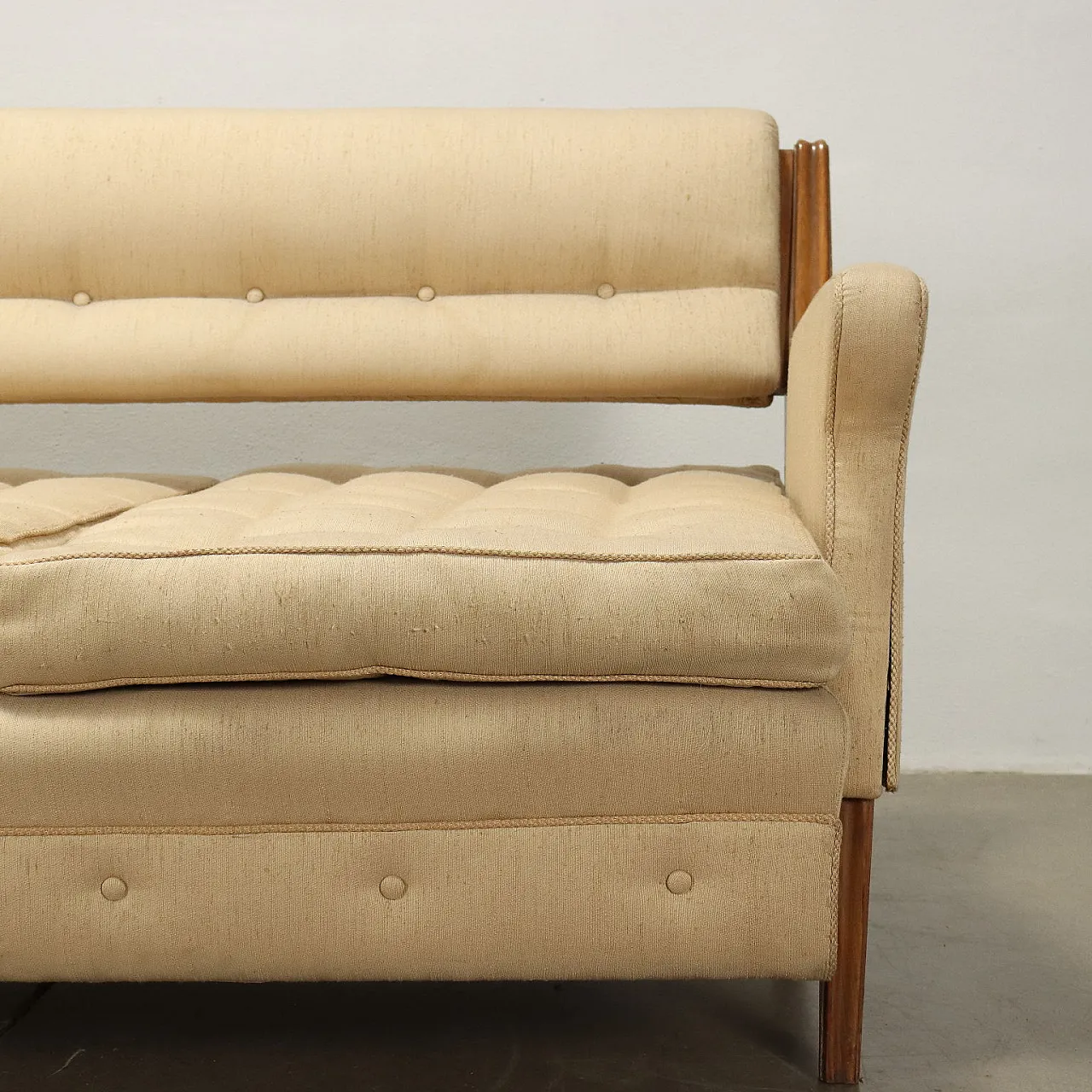 Three-seater sofa with wooden frame and upholstery in capitonné fabric, 1960s 5