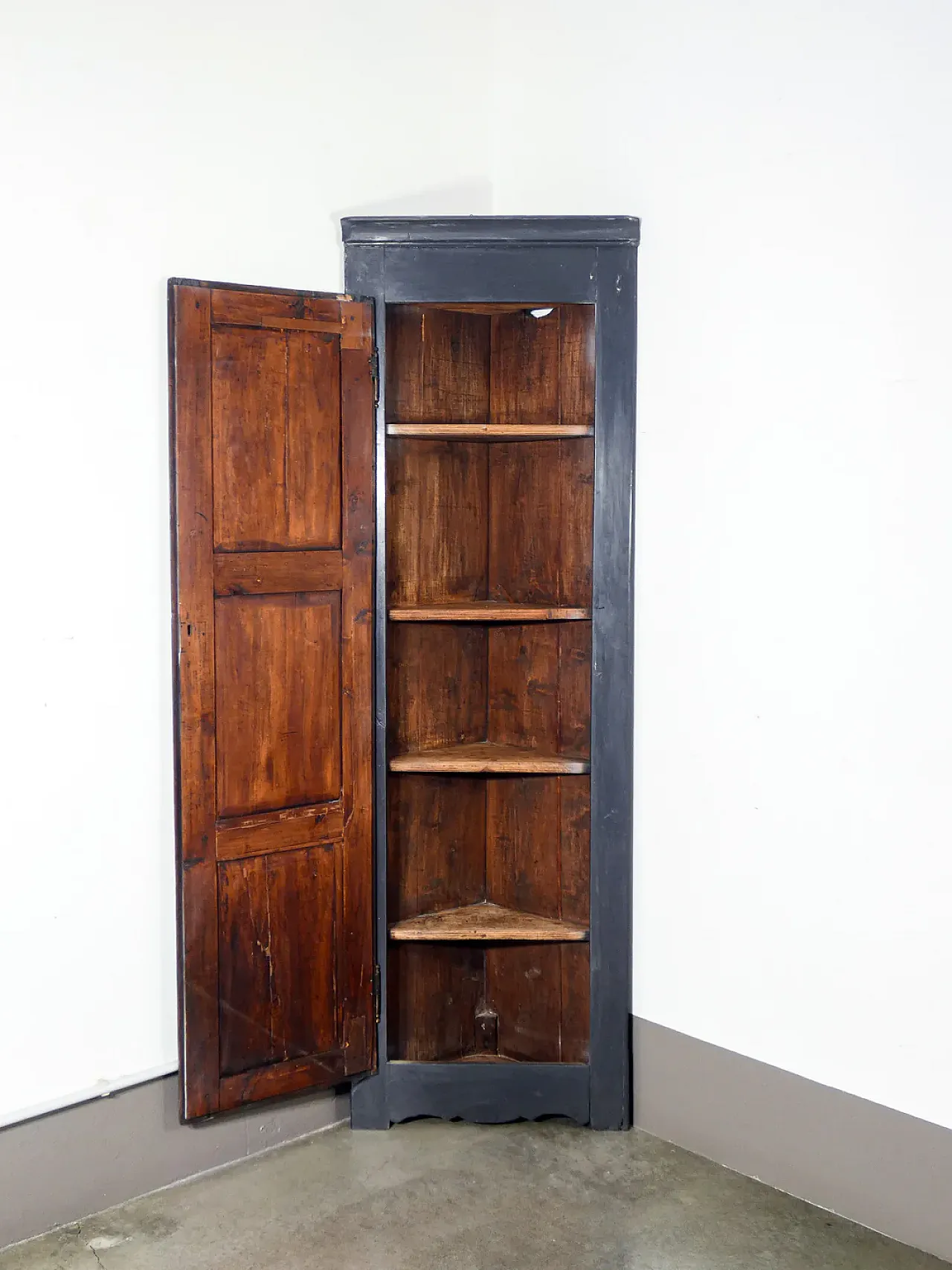 Solid walnut and poplar cornerboard, 19th century 3