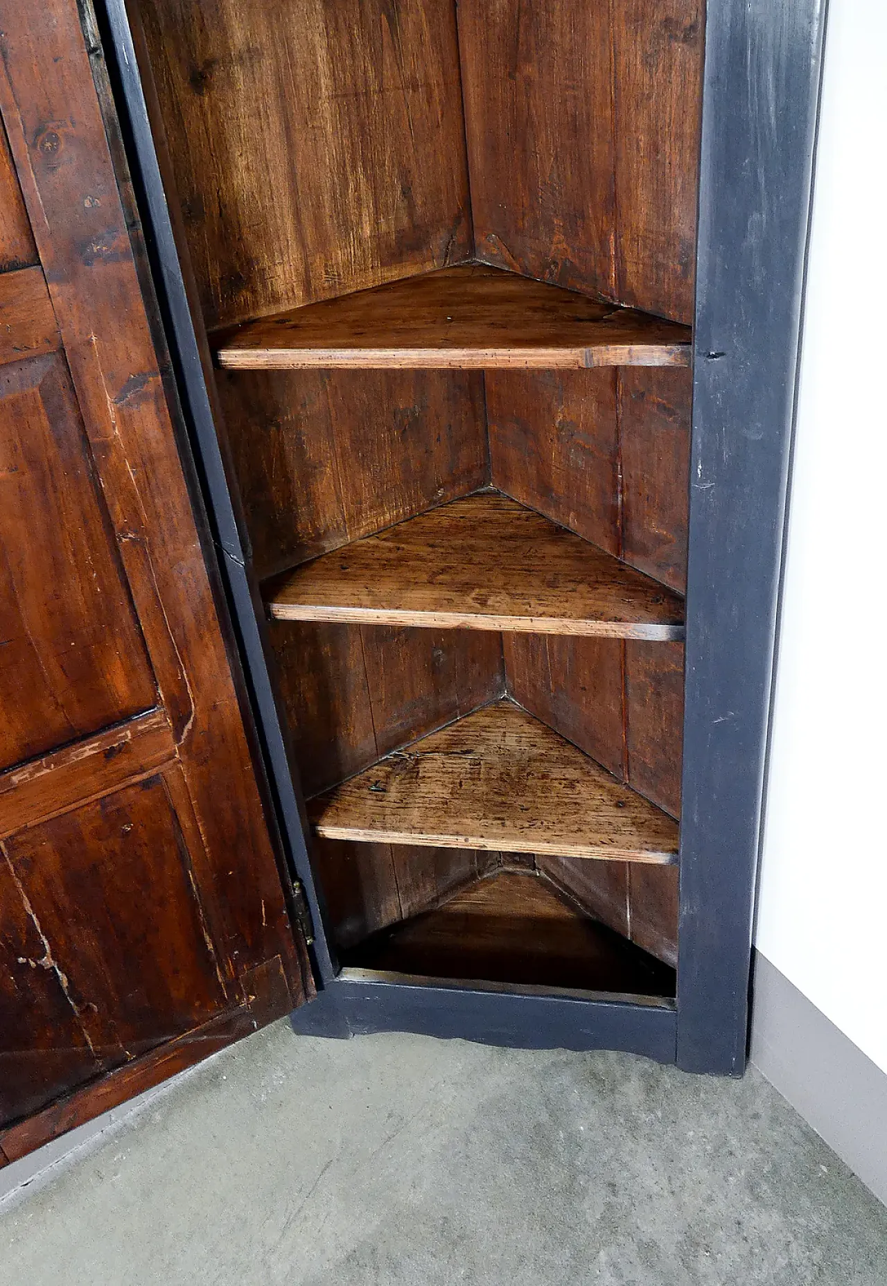 Solid walnut and poplar cornerboard, 19th century 5