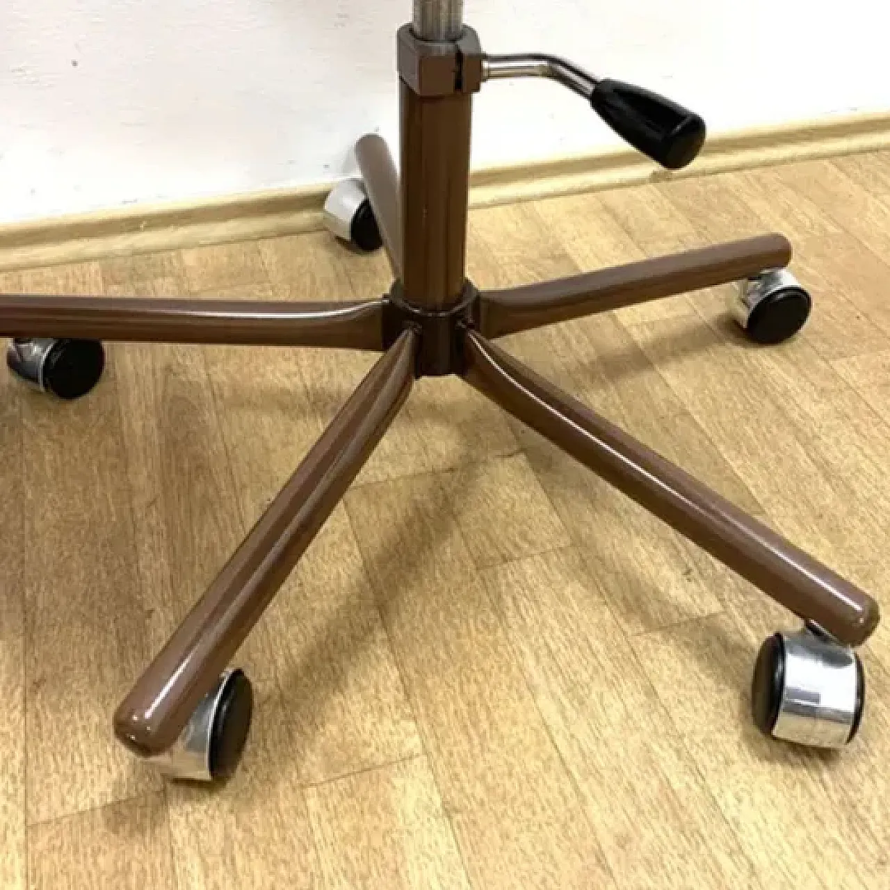 Coppia di sedie girevoli Kovona, anni '70 9