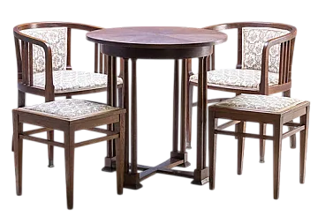 Tavolo in legno curvato con poltrone e sgabelli, anni '10