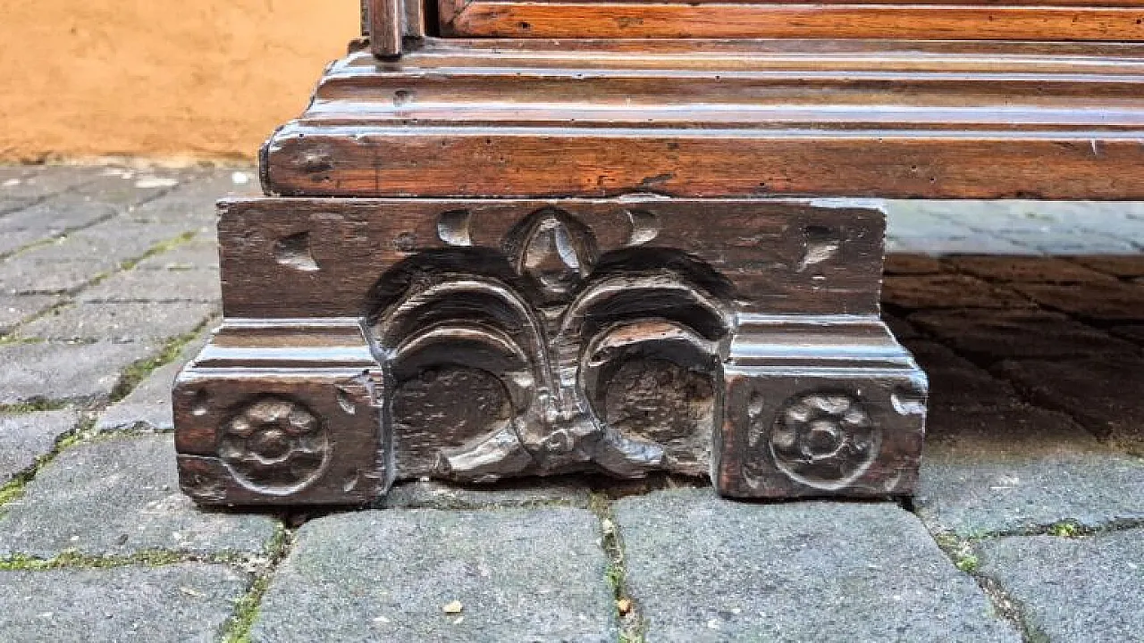 Comò canterano intarsiato in legni diversi, '600 8