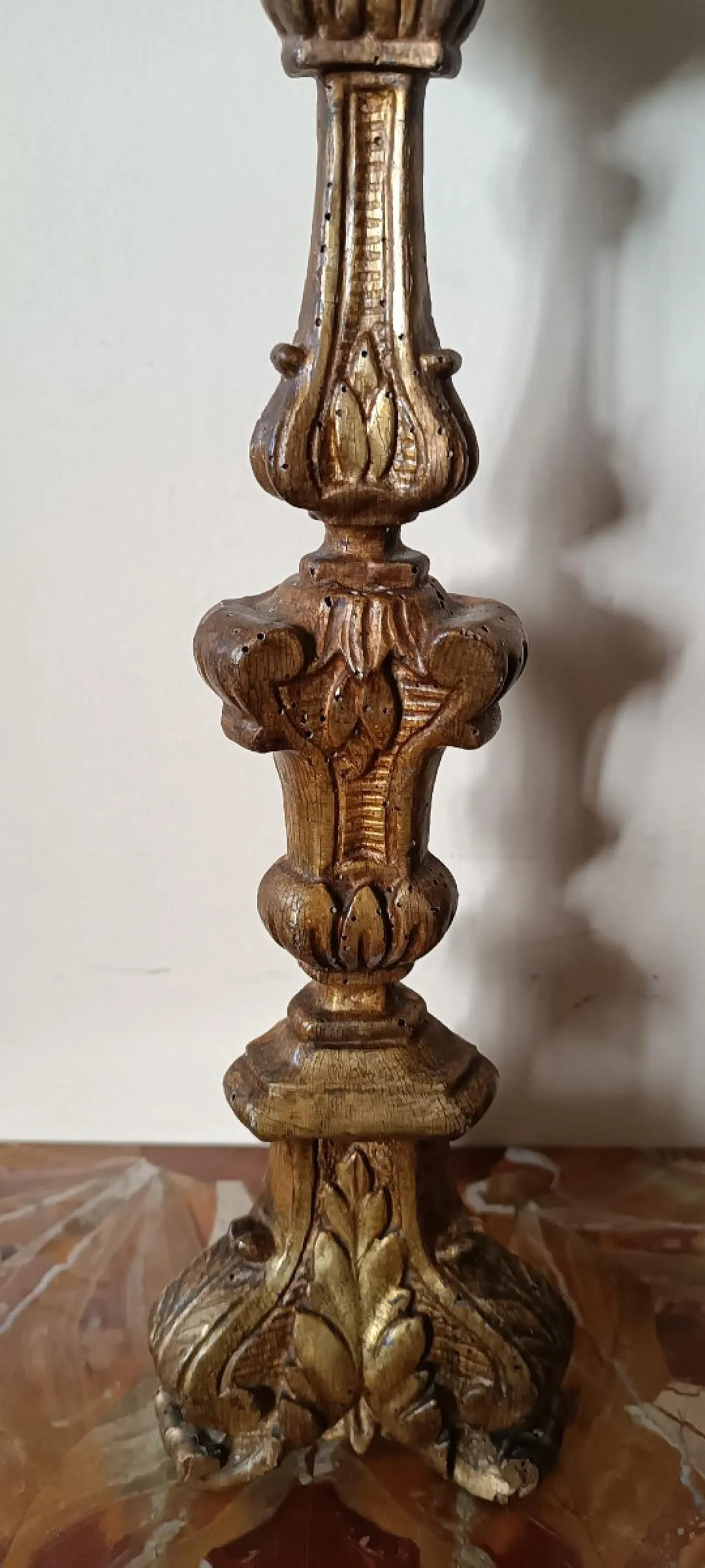 Louis XIV style gilded wooden candlestick, 18th century 4