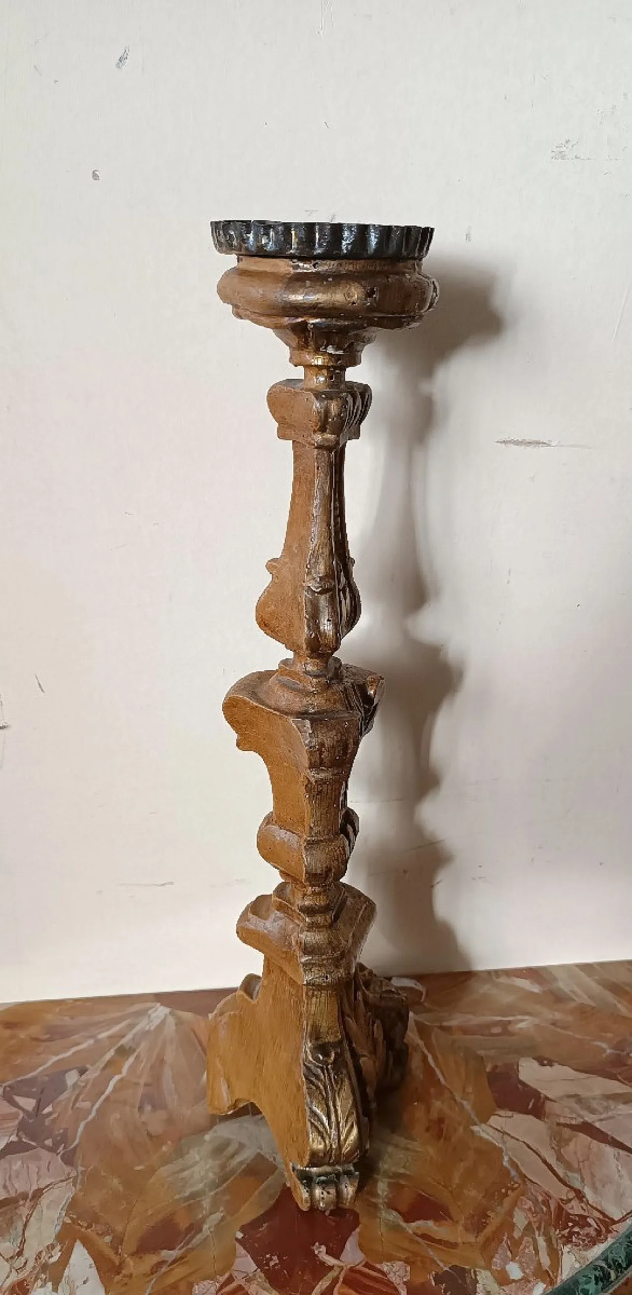Louis XIV style gilded wooden candlestick, 18th century 6