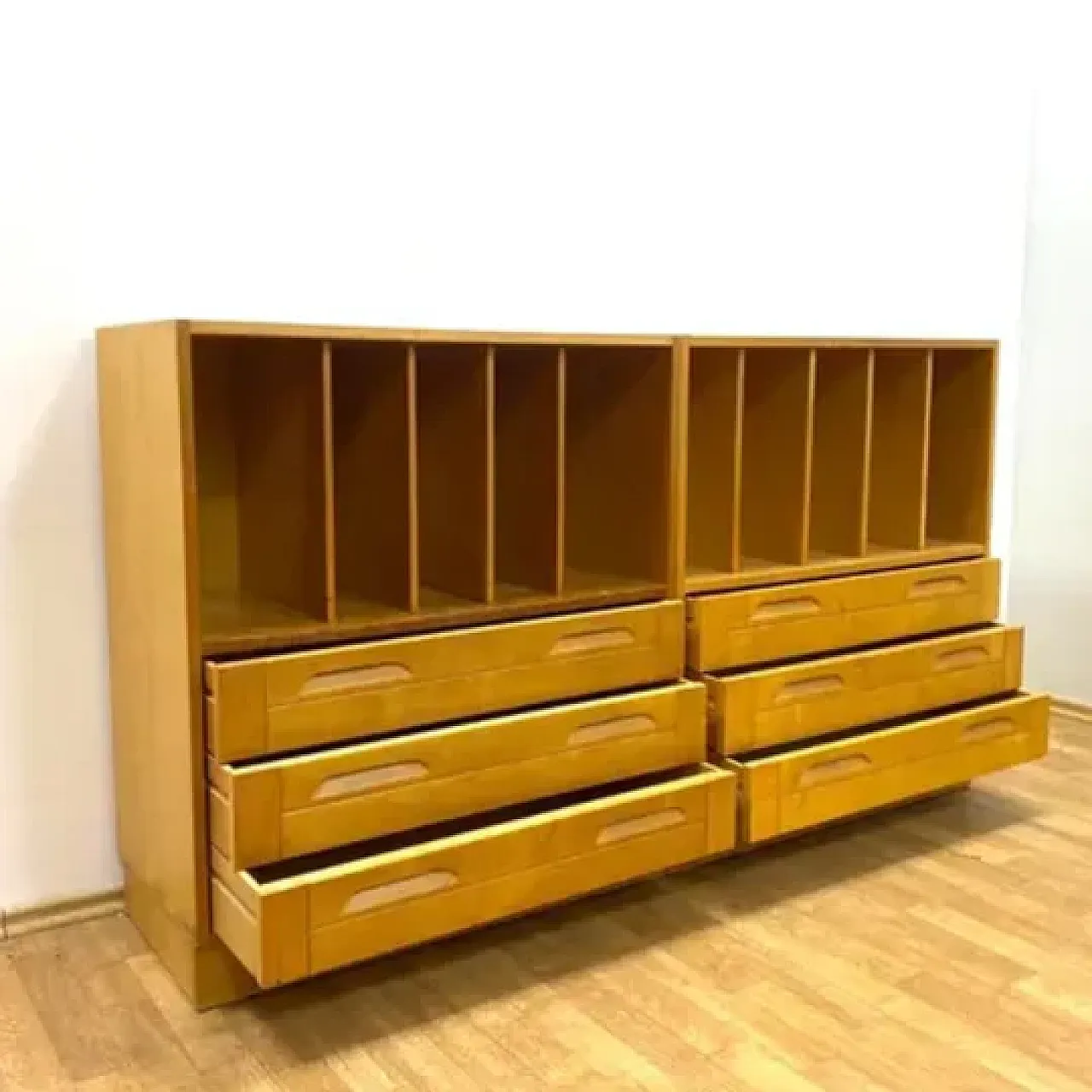 Armadi retrò di Tatra, anni '70 5