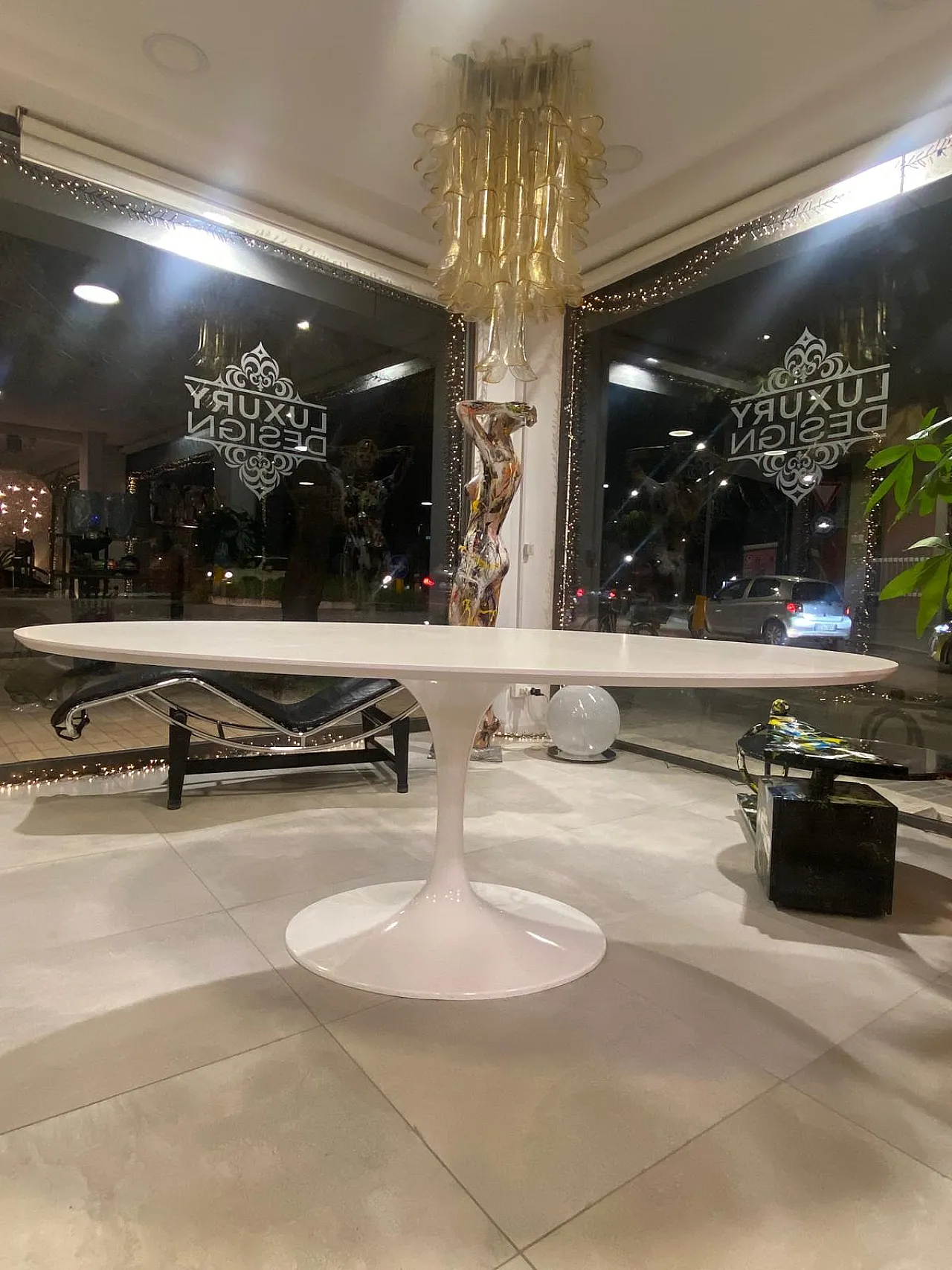 Tulip table by Saarinen for Alivar, 1990s 4