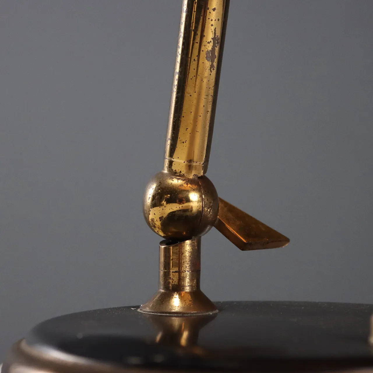 Lampada da tavolo in ottone e alluminio smaltato, '900 5