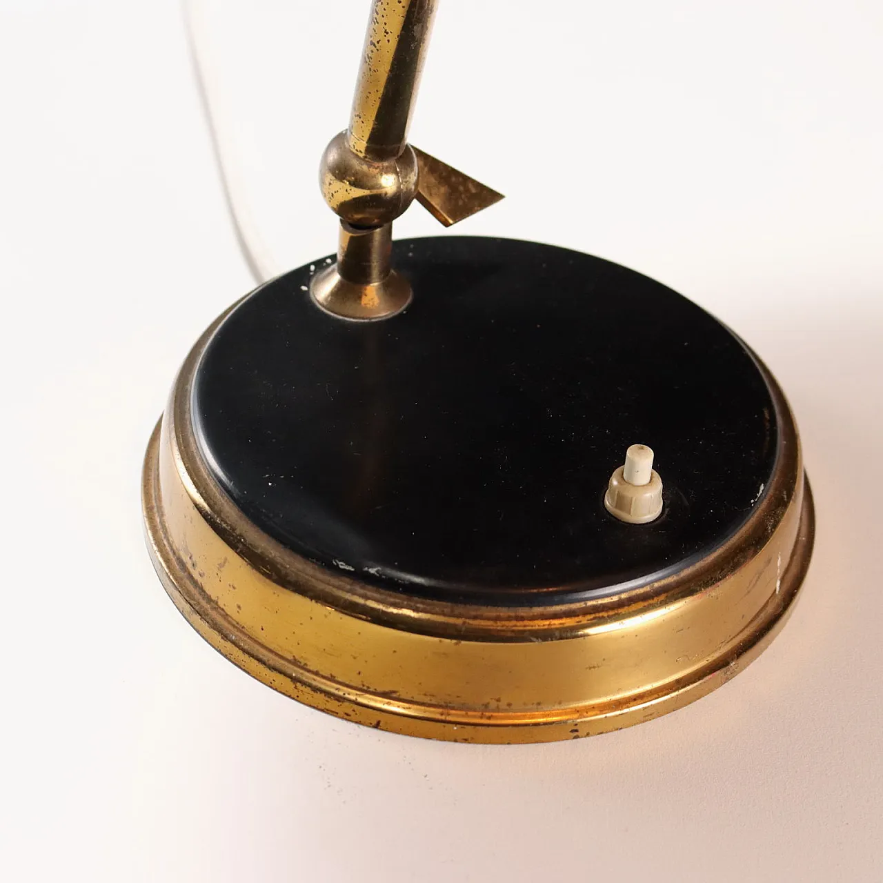 Lampada da tavolo in ottone e alluminio smaltato, '900 8