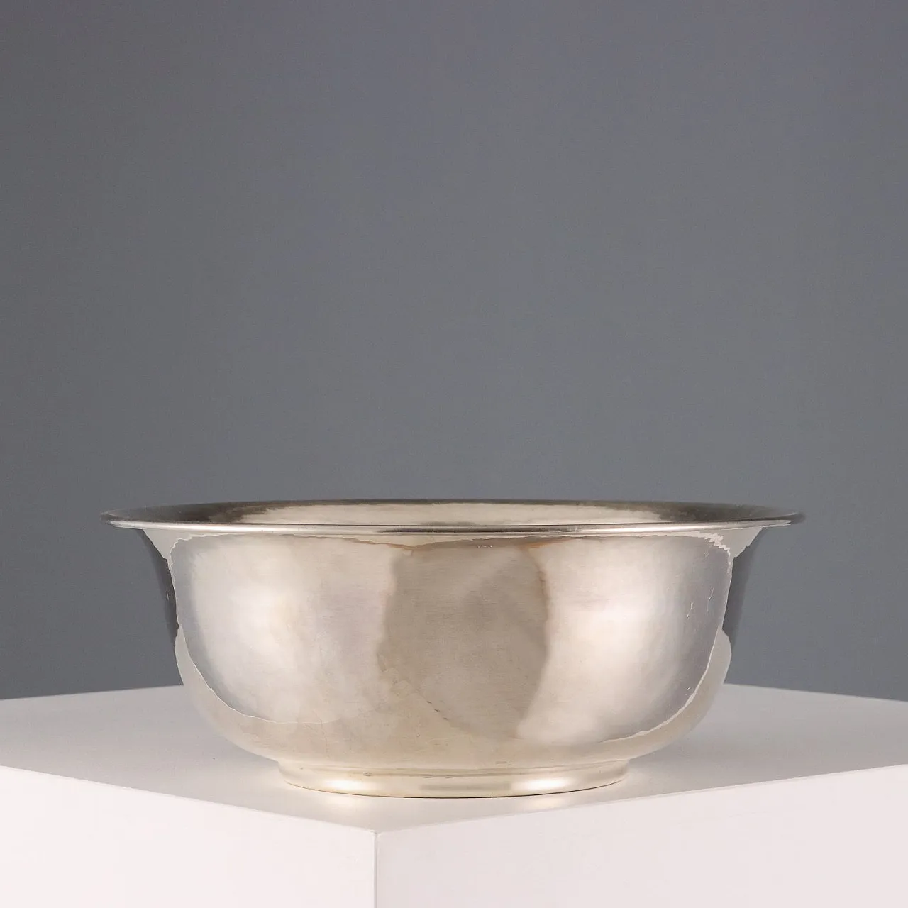 Bacinella in argento martellato, '900 3