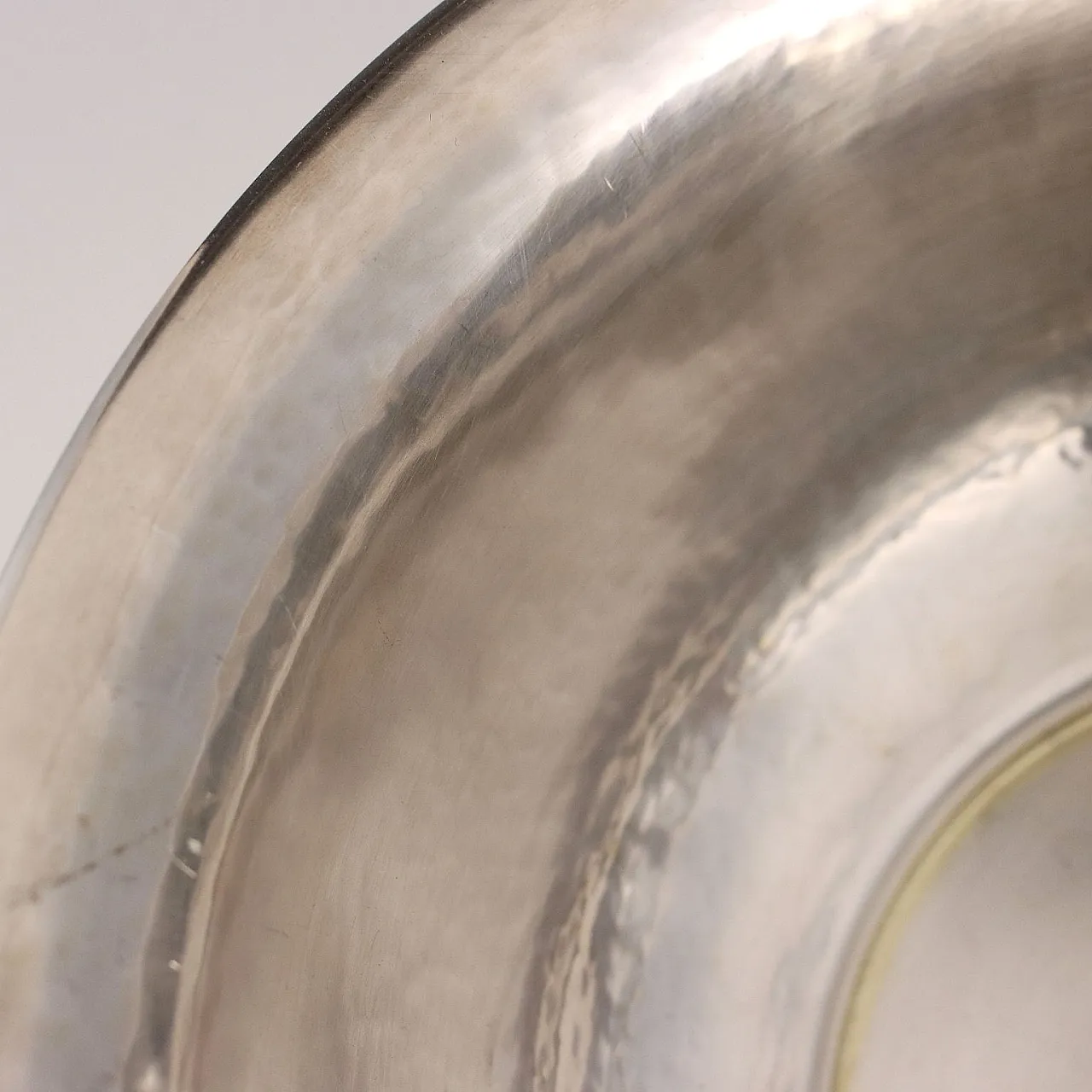 Bacinella in argento martellato, '900 5