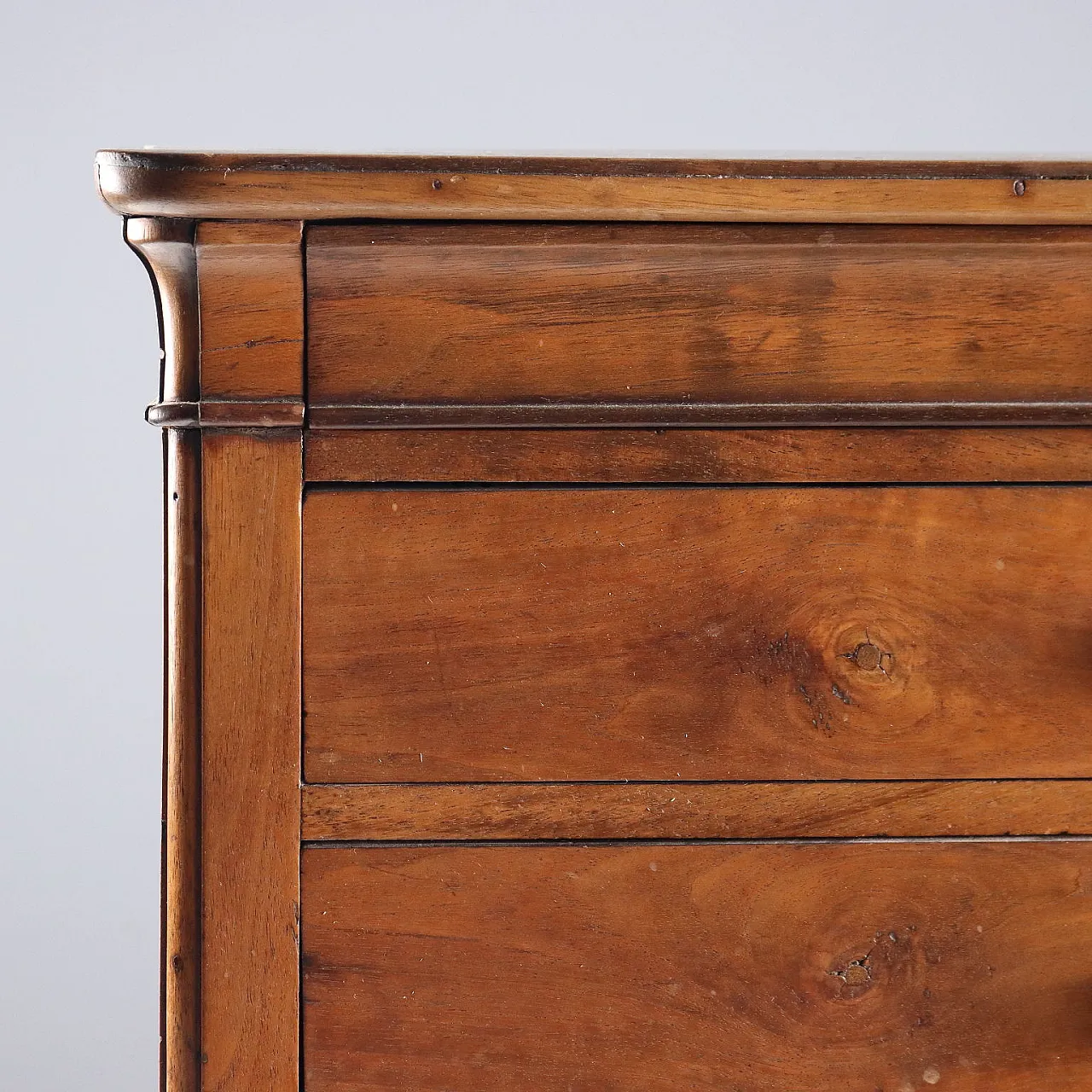 Walnut chest of drawers with two turned front feet, 19th century 6