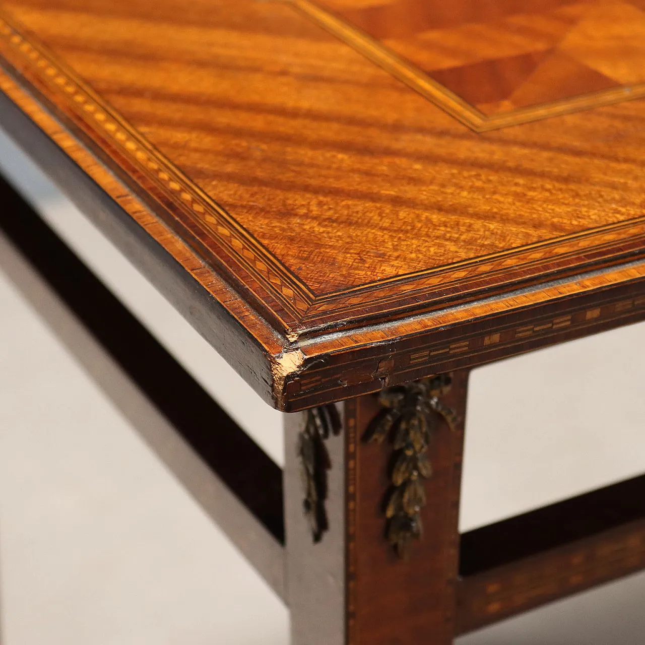 Inlaid and threaded table in various woods and bronze, 19th century 7
