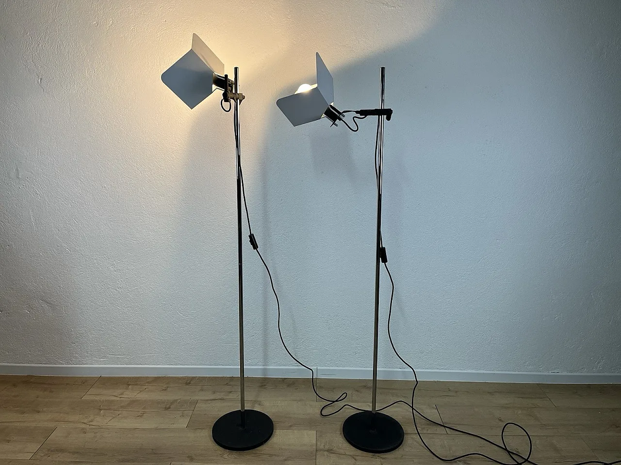 Coppia di lampade Triedro di Joe Colombo per Stilnovo, anni '70 2