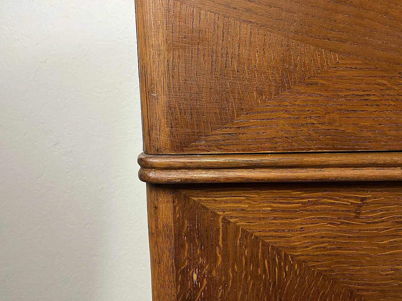 Credenza in legno di rovere curvato, anni '50 11