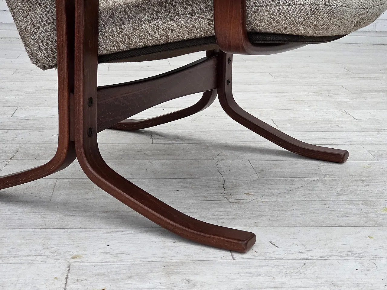 Poltrona norvegese, tessuto misto lana, legno curvato, anni '70 3