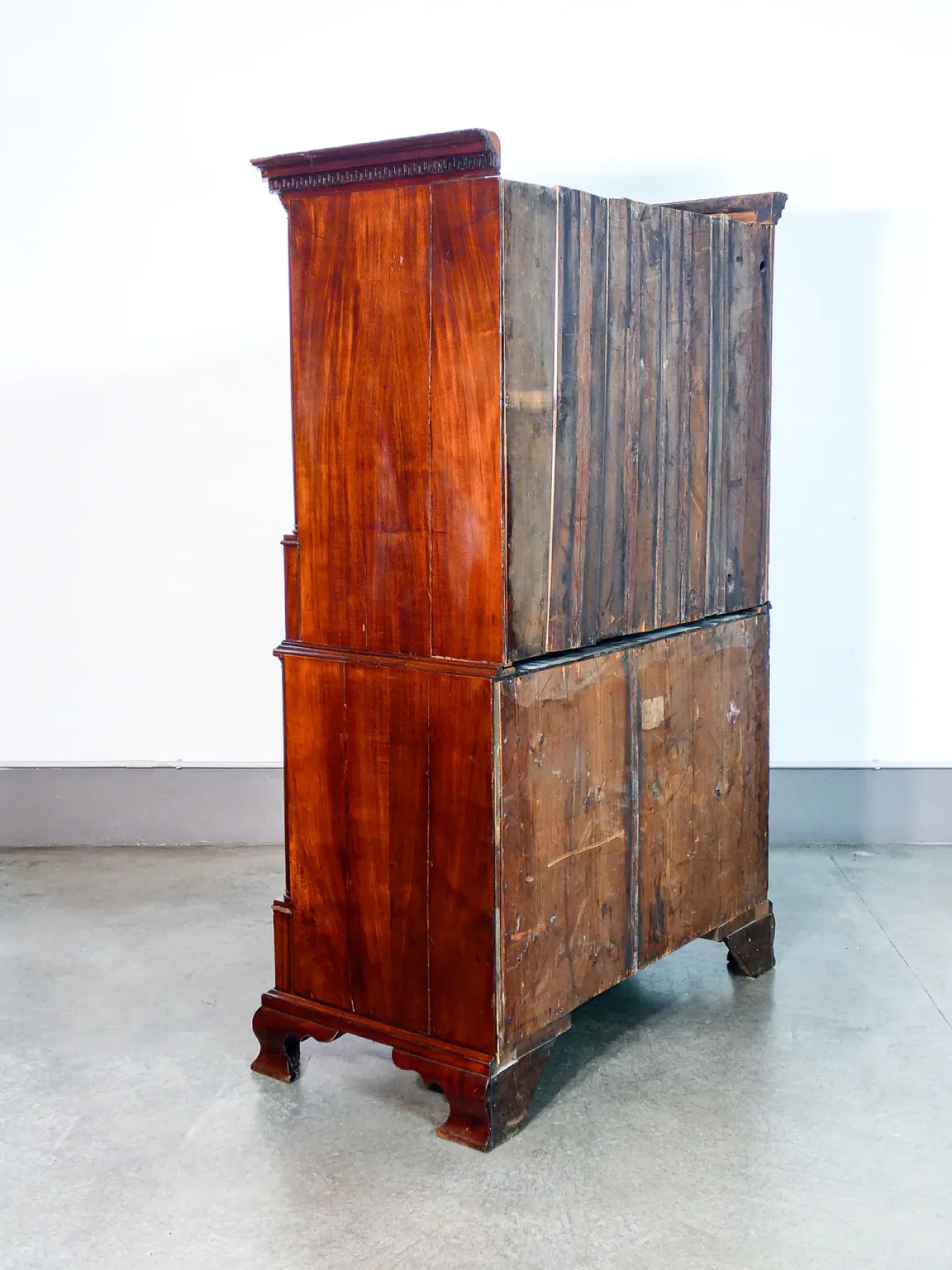 Eight-drawer chest of drawers in laminated wood, late 18th century 1