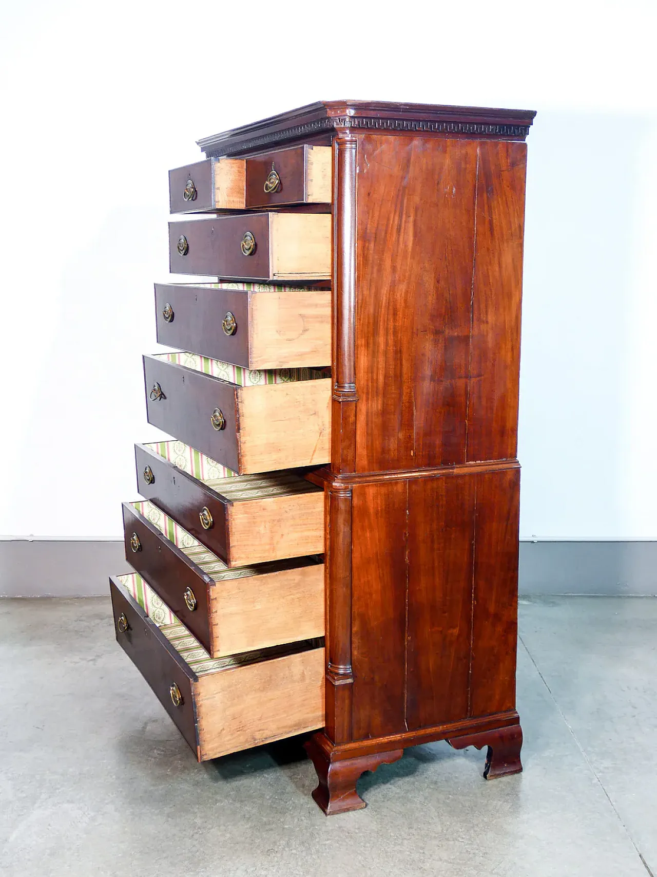Eight-drawer chest of drawers in laminated wood, late 18th century 3