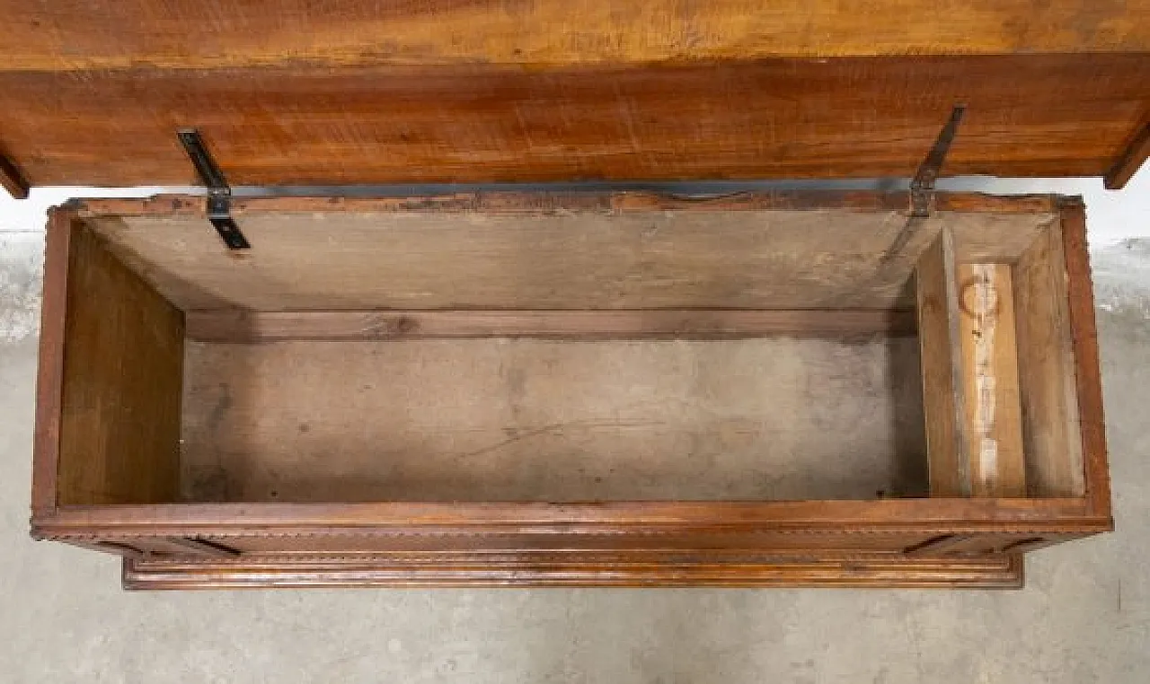 Walnut wood chest, 18th century 6