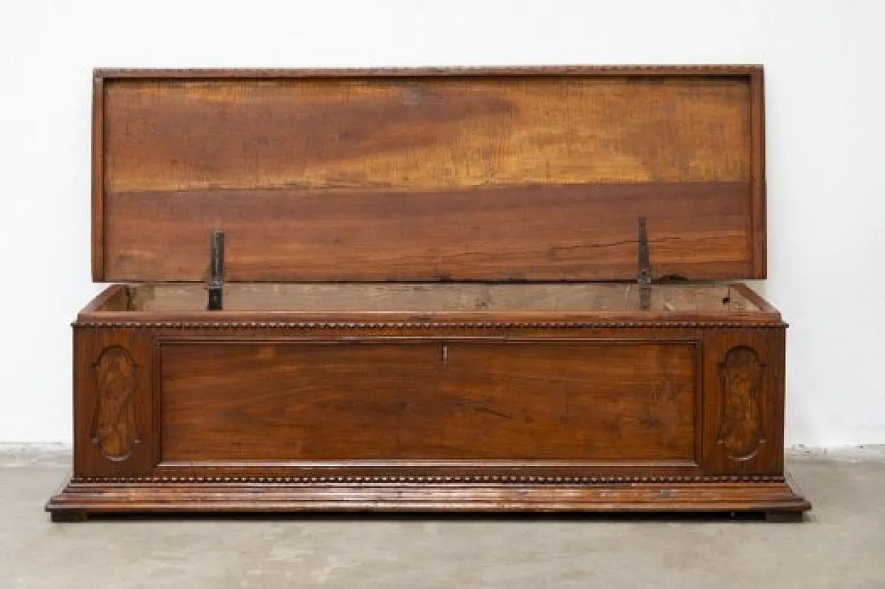 Walnut wood chest, 18th century 7