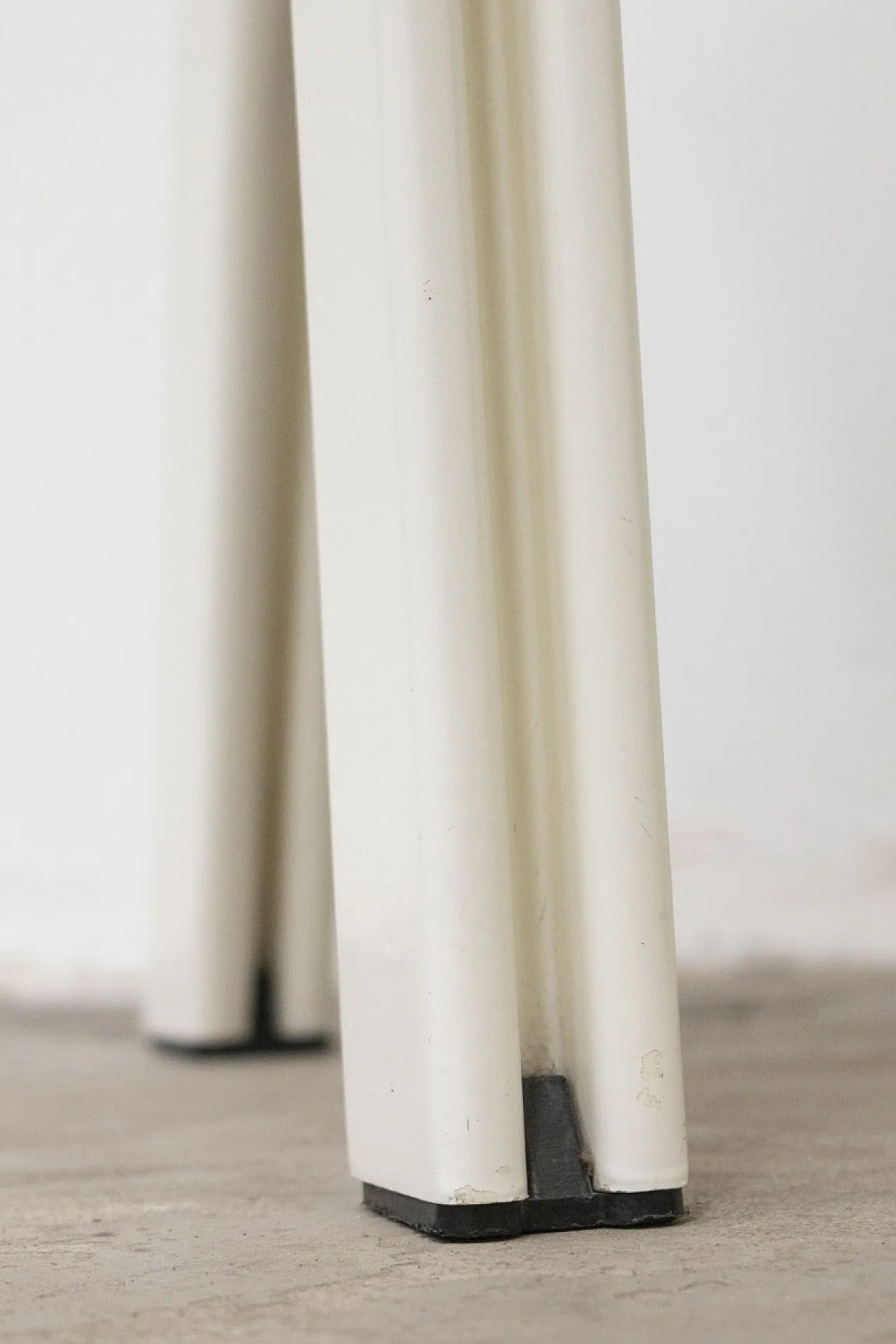 Pair of Gaudí chairs by Vico Magistretti for Artemide, 1970s 9