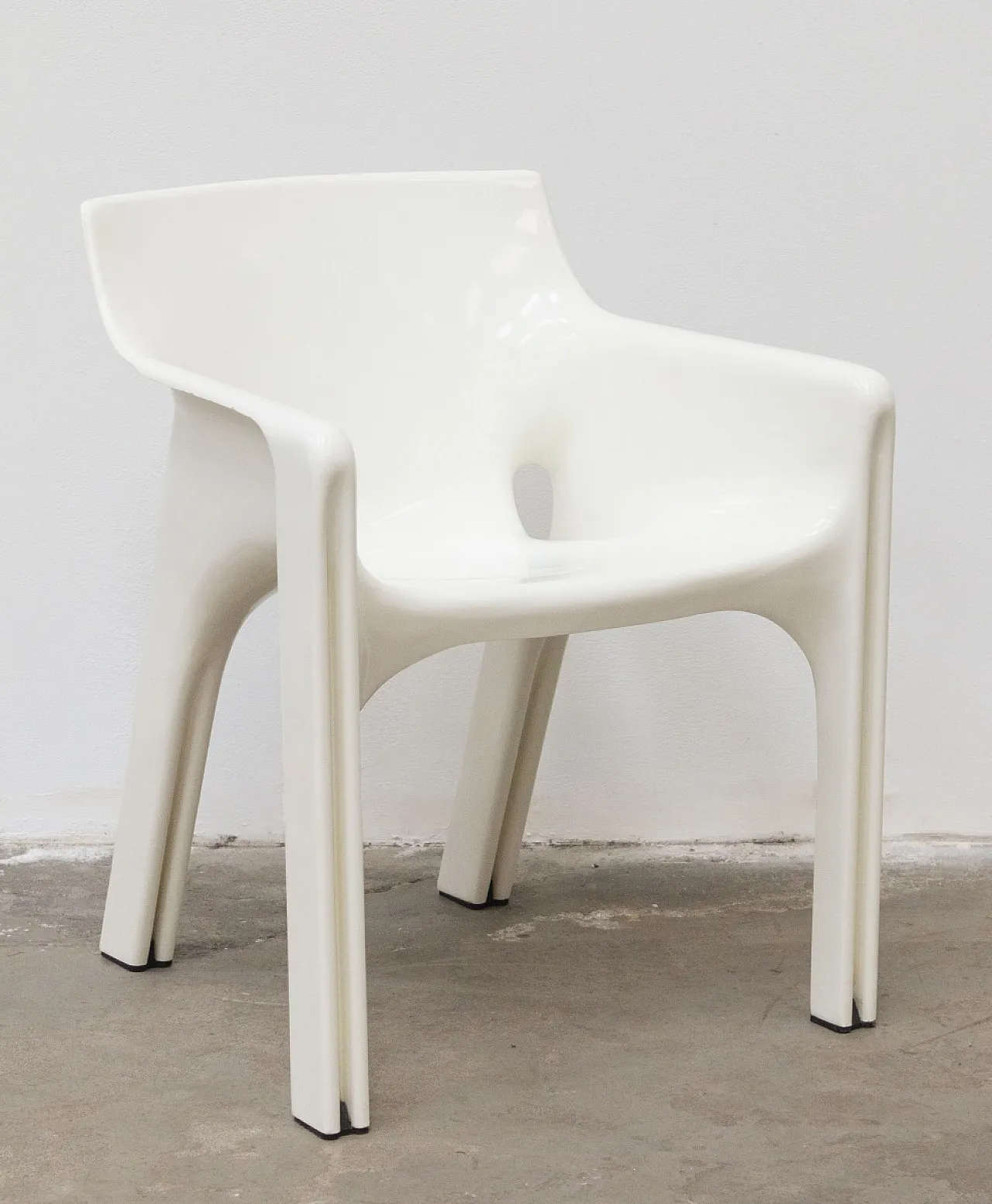 Pair of Gaudí chairs by Vico Magistretti for Artemide, 1970s 10