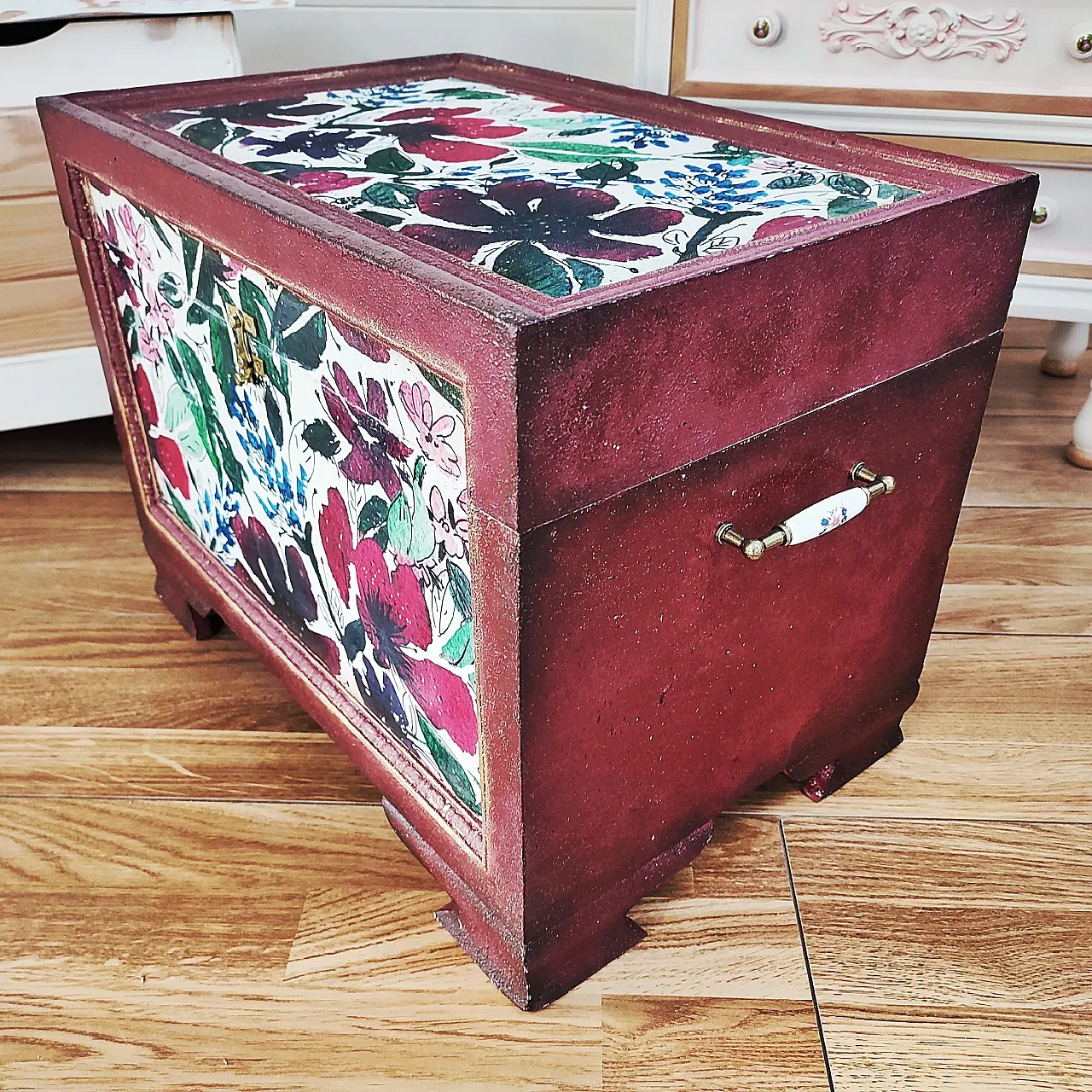 Bralia wooden trunk, 20th century 5