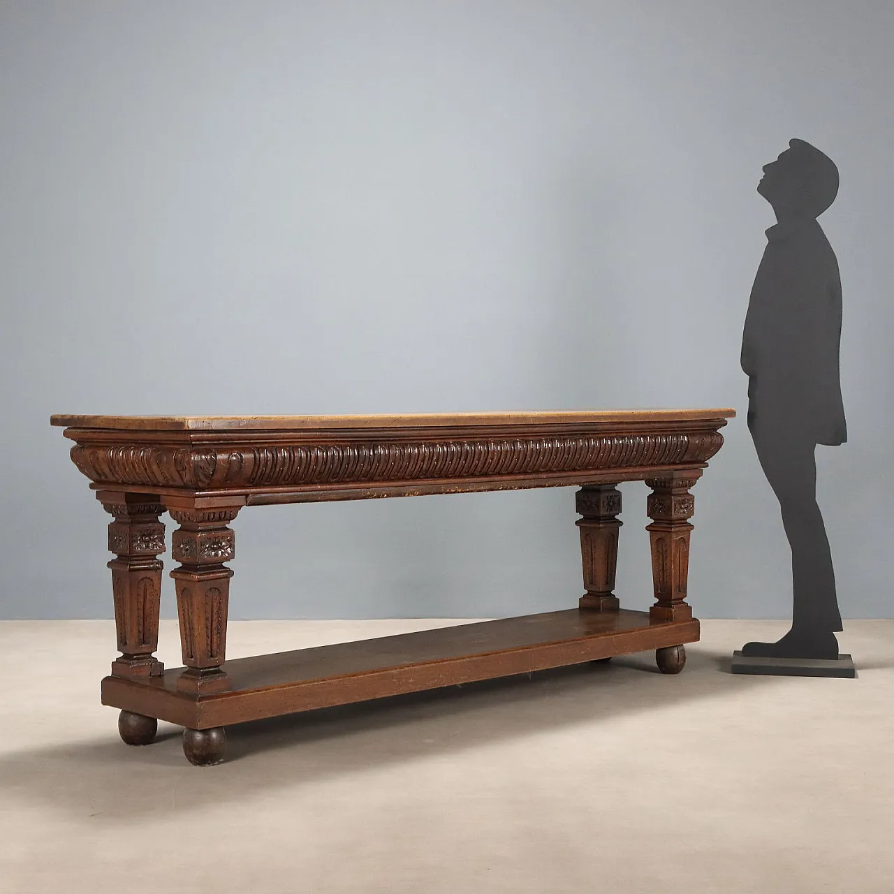 Neo-Renaissance style walnut table, early 20th century 2