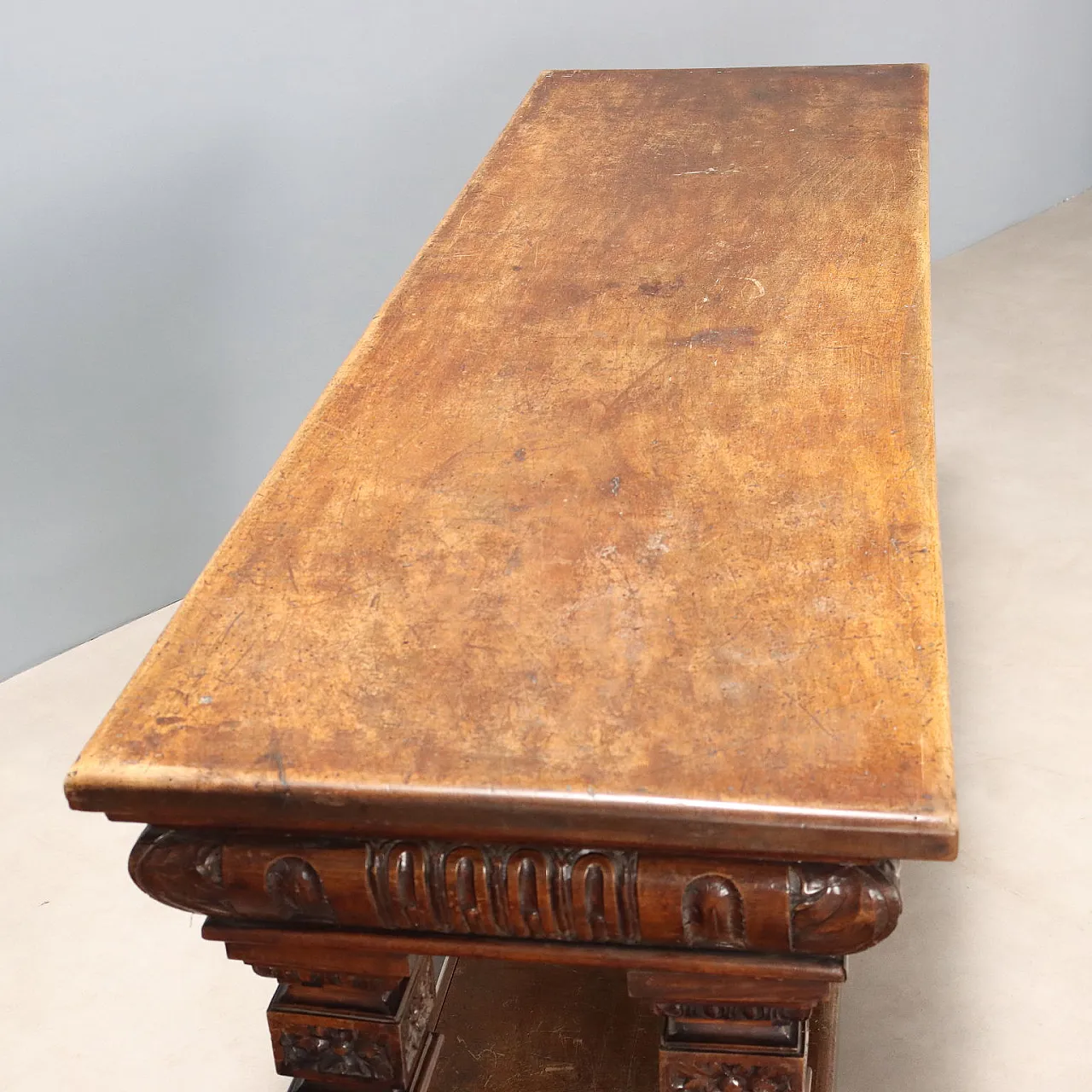 Neo-Renaissance style walnut table, early 20th century 3